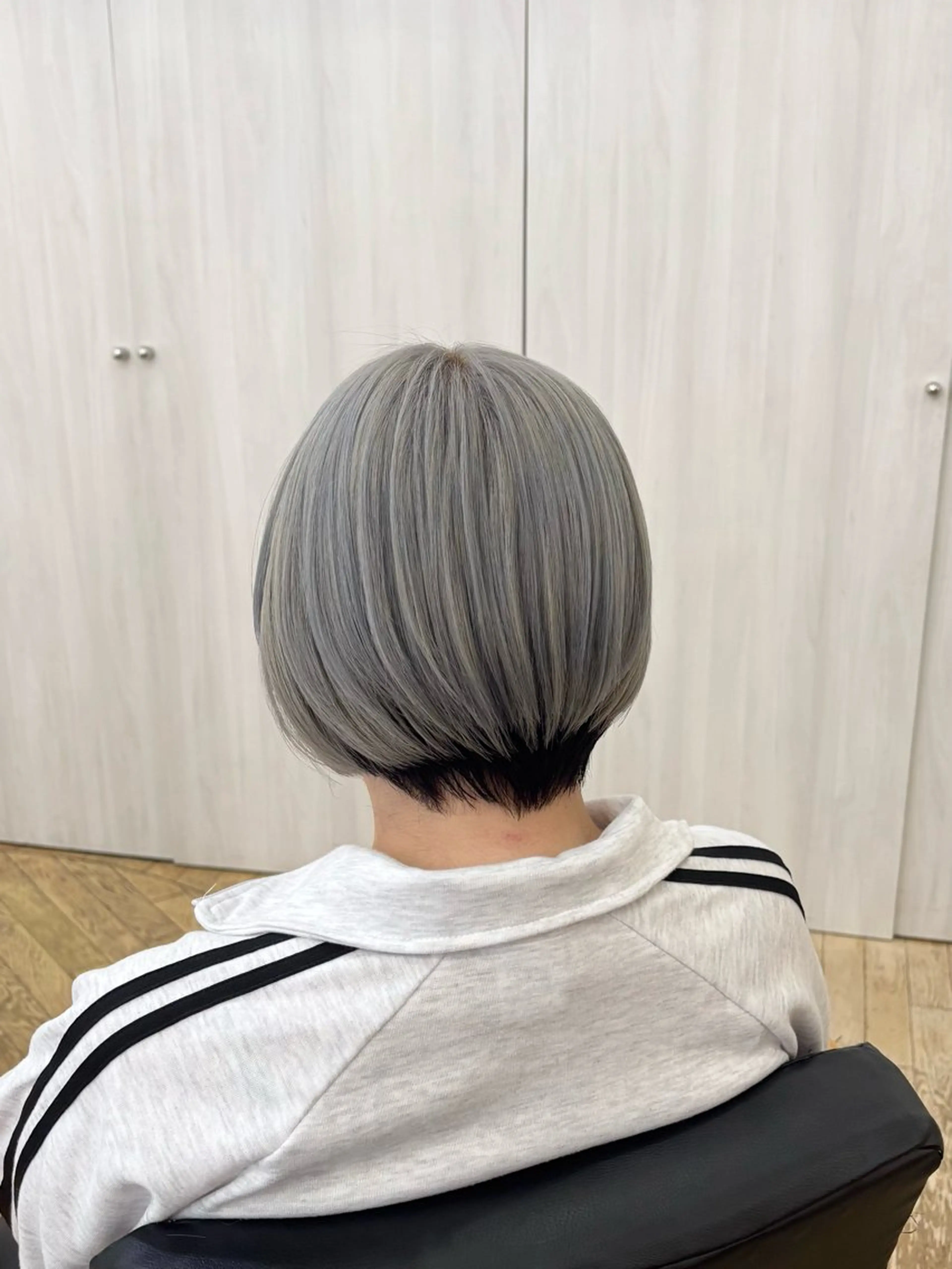 ショート カラー カット ヘアカラー トリートメント 💎ハイトーン/艶 カラー モエカ💎のヘアスタイル