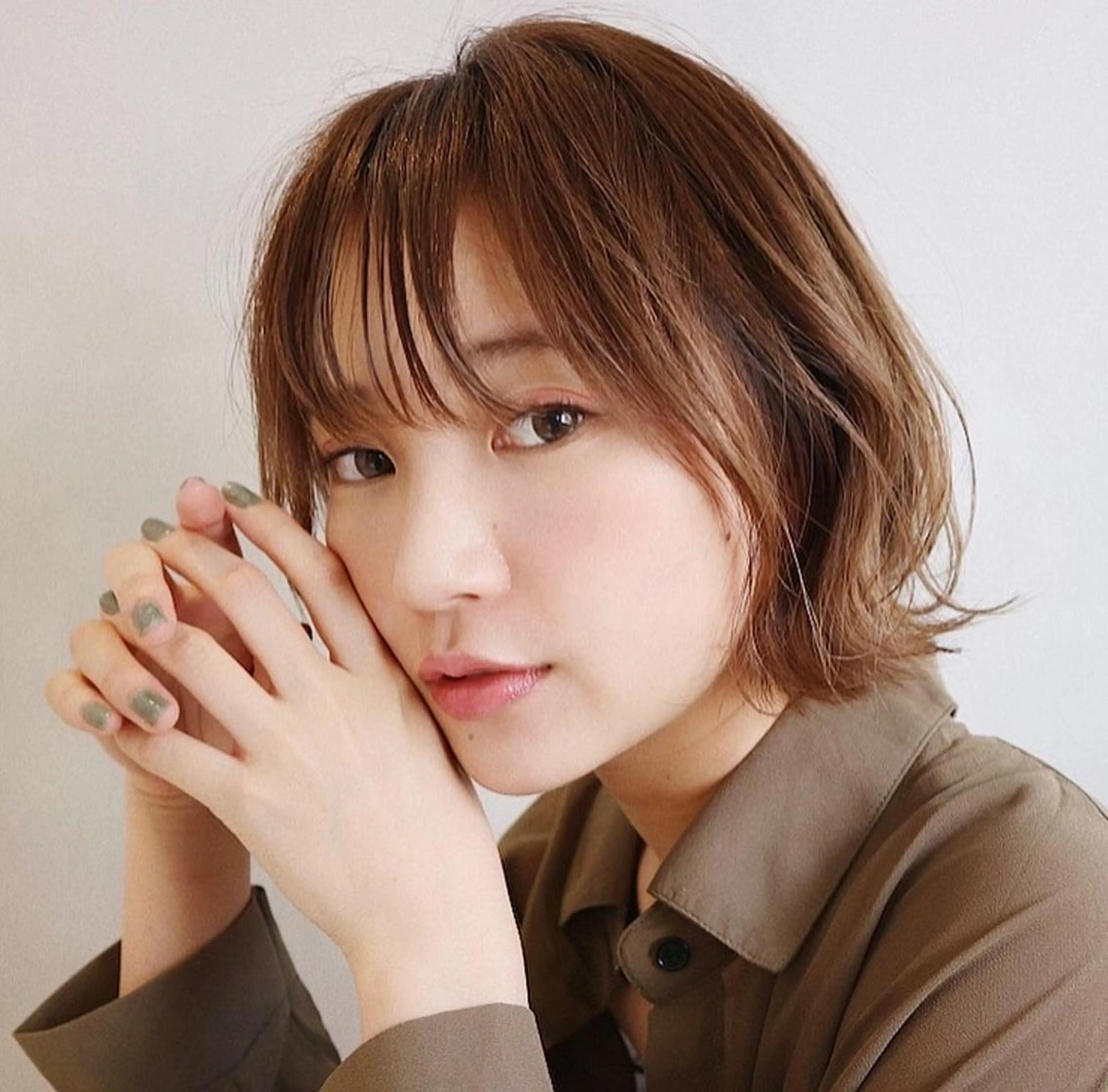 ミディアム 切りっぱなしボブ ショートボブ ミディアムパーマ ボブ 外ハネヘア 徳本 駿太のヘアスタイル