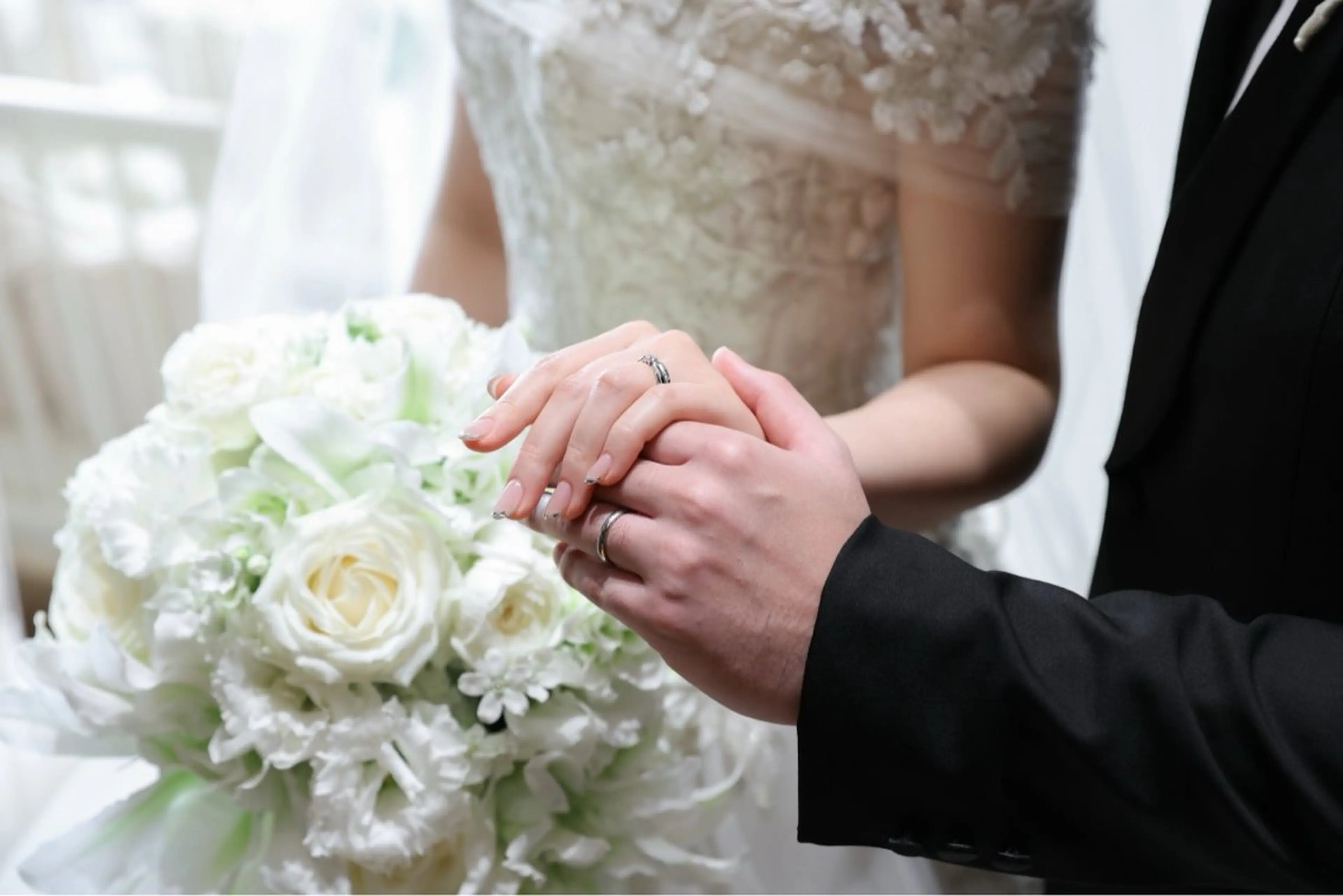 ネイル フレンチネイル ガラスフレンチ ブライダルネイル ハンドネイル Elio 国泰寺のネイルデザイン