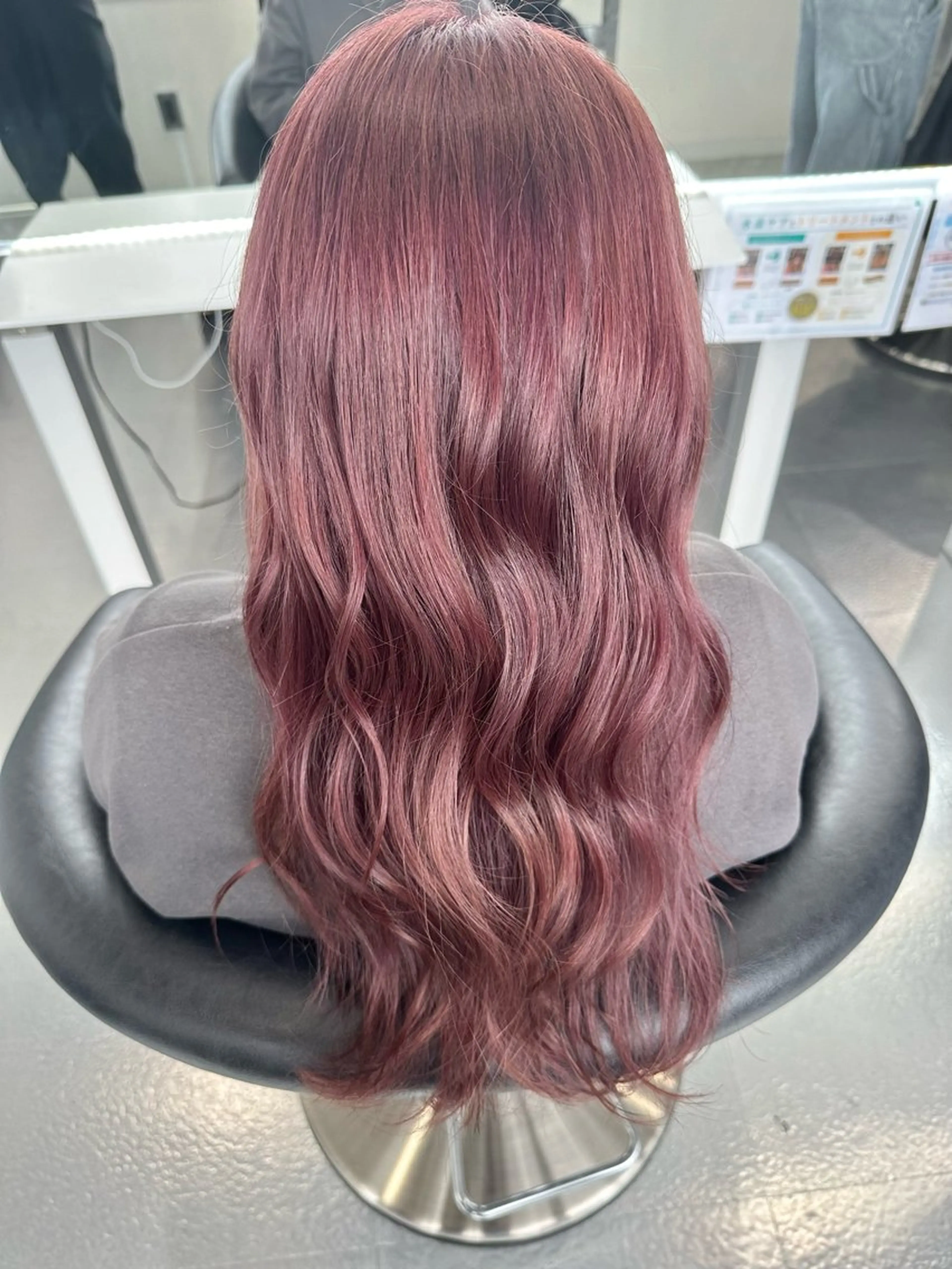 ロング ピンクラベンダー ならざきつぐみ /天王寺/ハイトーンのヘアスタイル