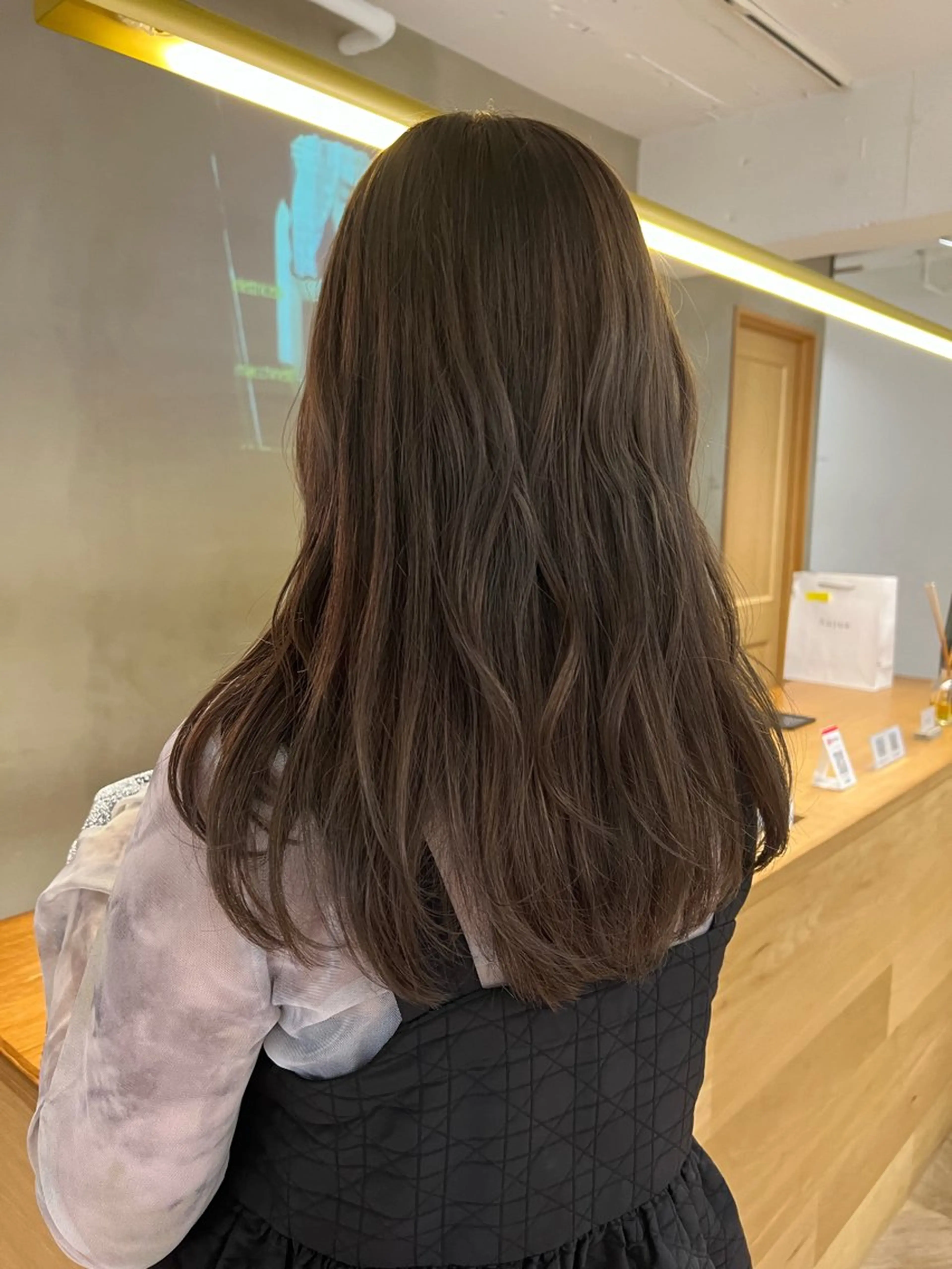 ロング 似合わせレイヤー ＆透明感カラーのヘアスタイル