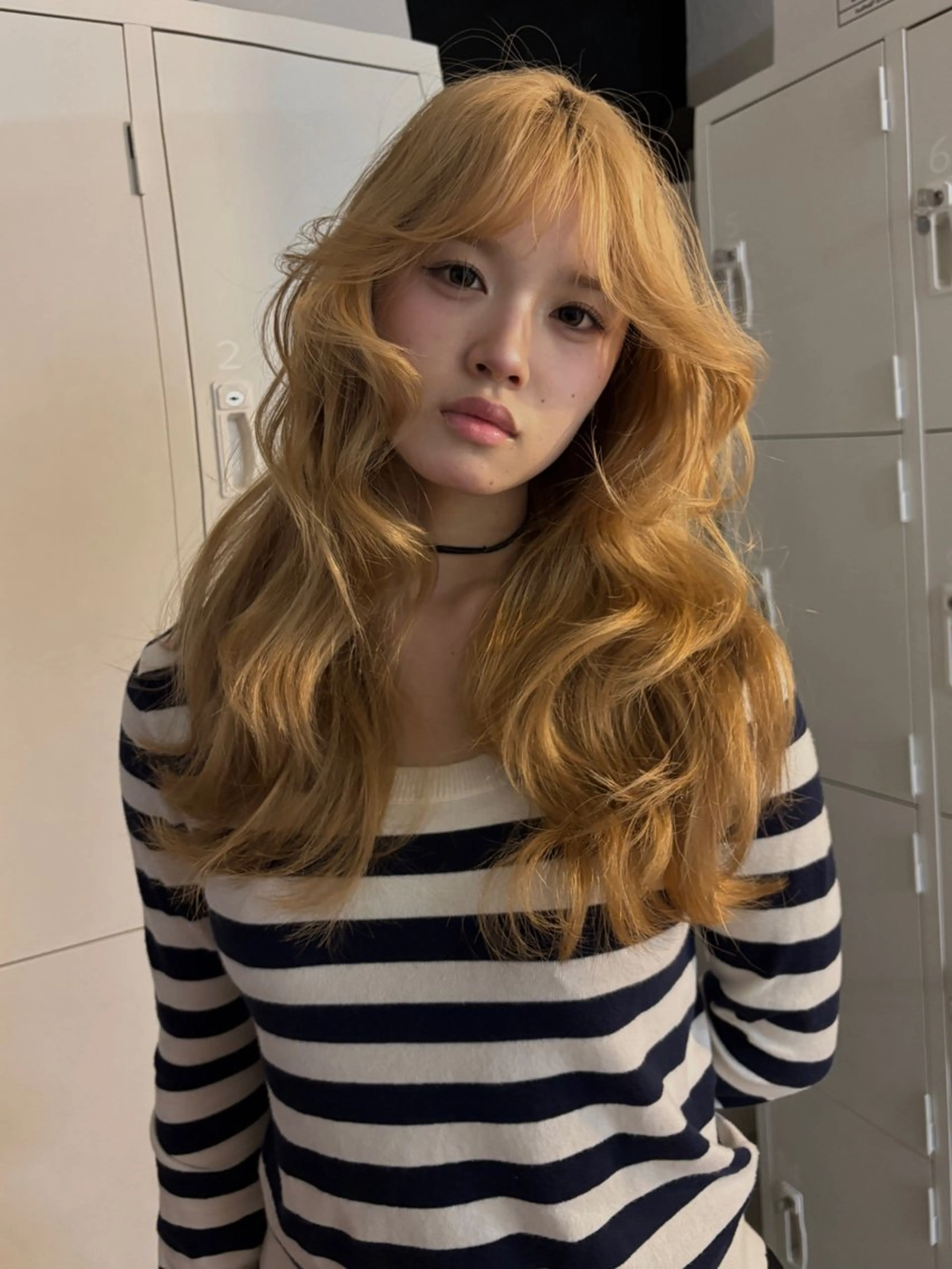 カラー ブリーチ 佐々木 遥菜のヘアスタイル