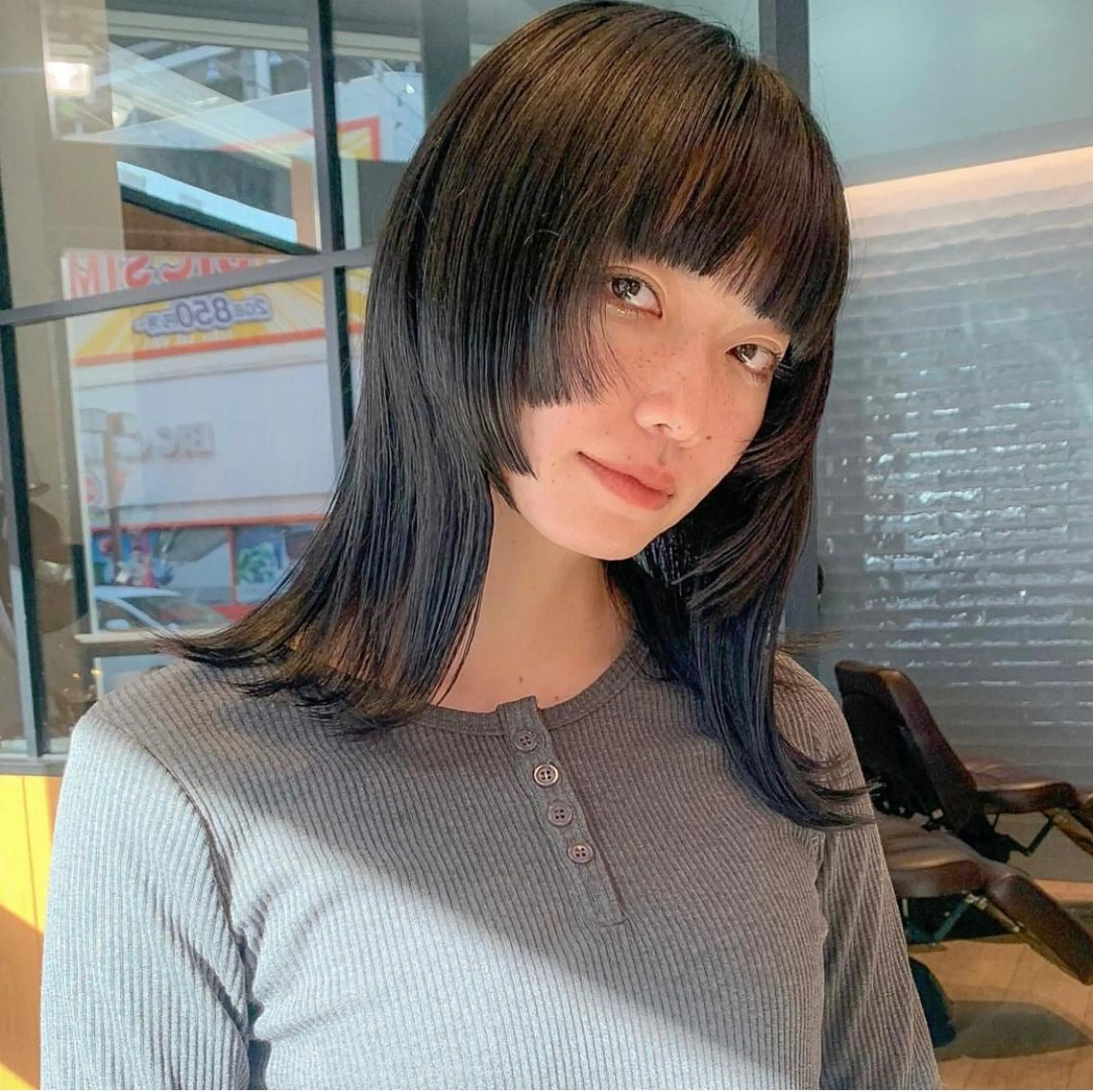 ミディアム ヘアカラー トリートメント 🤍aimi🤍 ウルフ/韓国ヘアのヘアスタイル