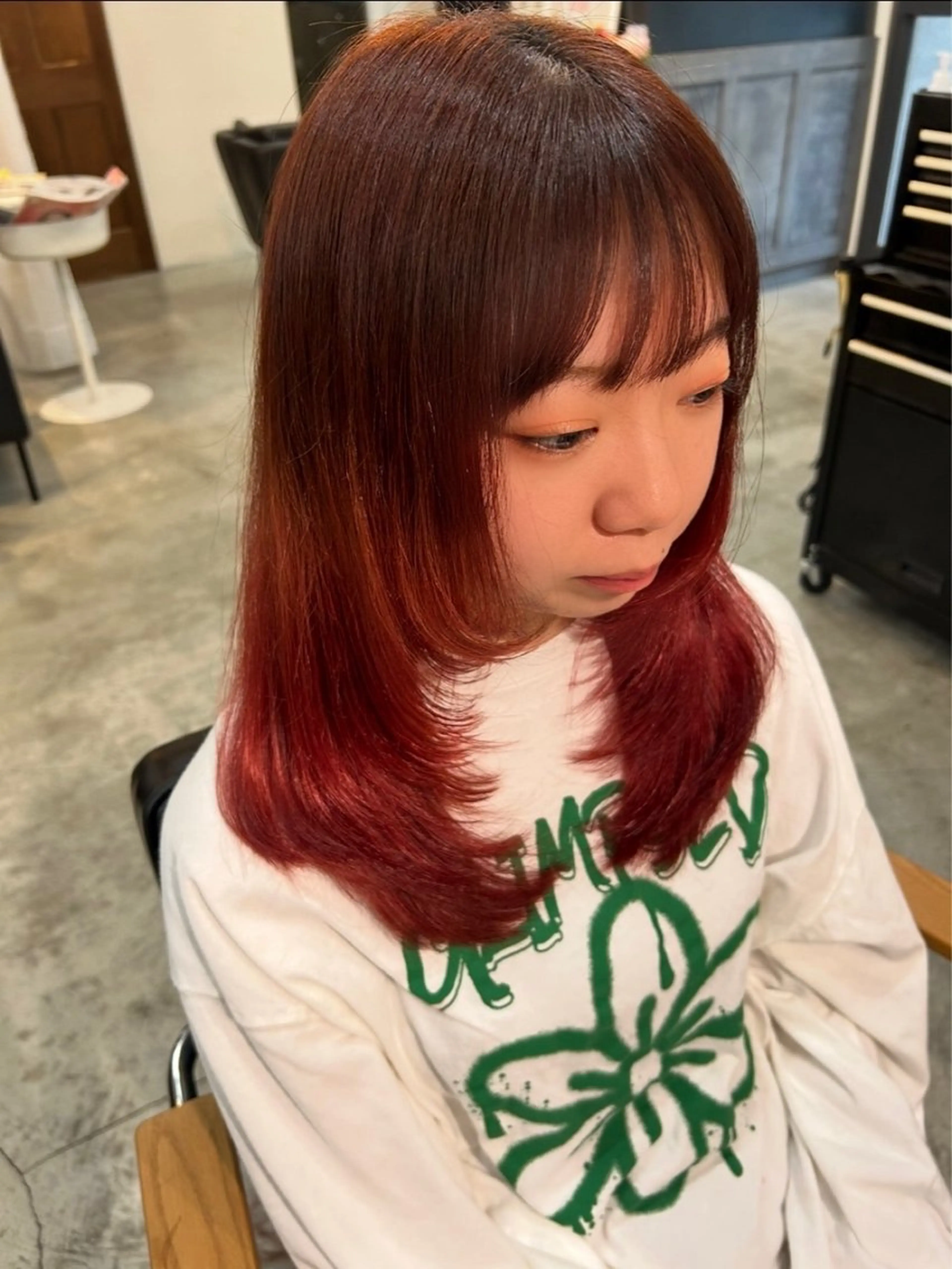 ロング カラー ブリーチ レッドカラー レイヤーカット 顔周りカット ピンク カラー🩰りりのヘアスタイル