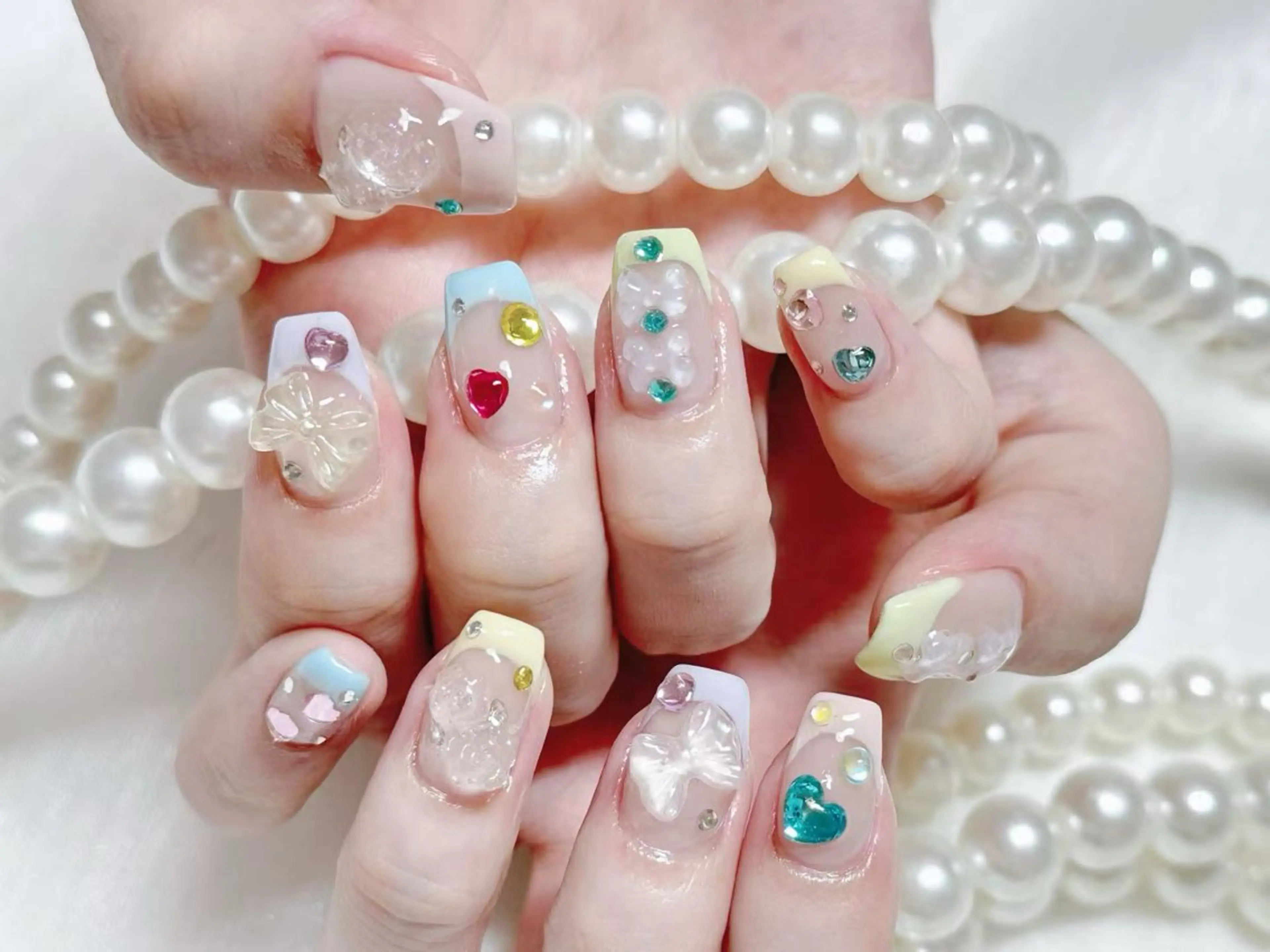 ネイル オーロラネイル 長さ出し フレンチネイル ガーリー キラキラネイル RIn 🎀のネイルデザイン