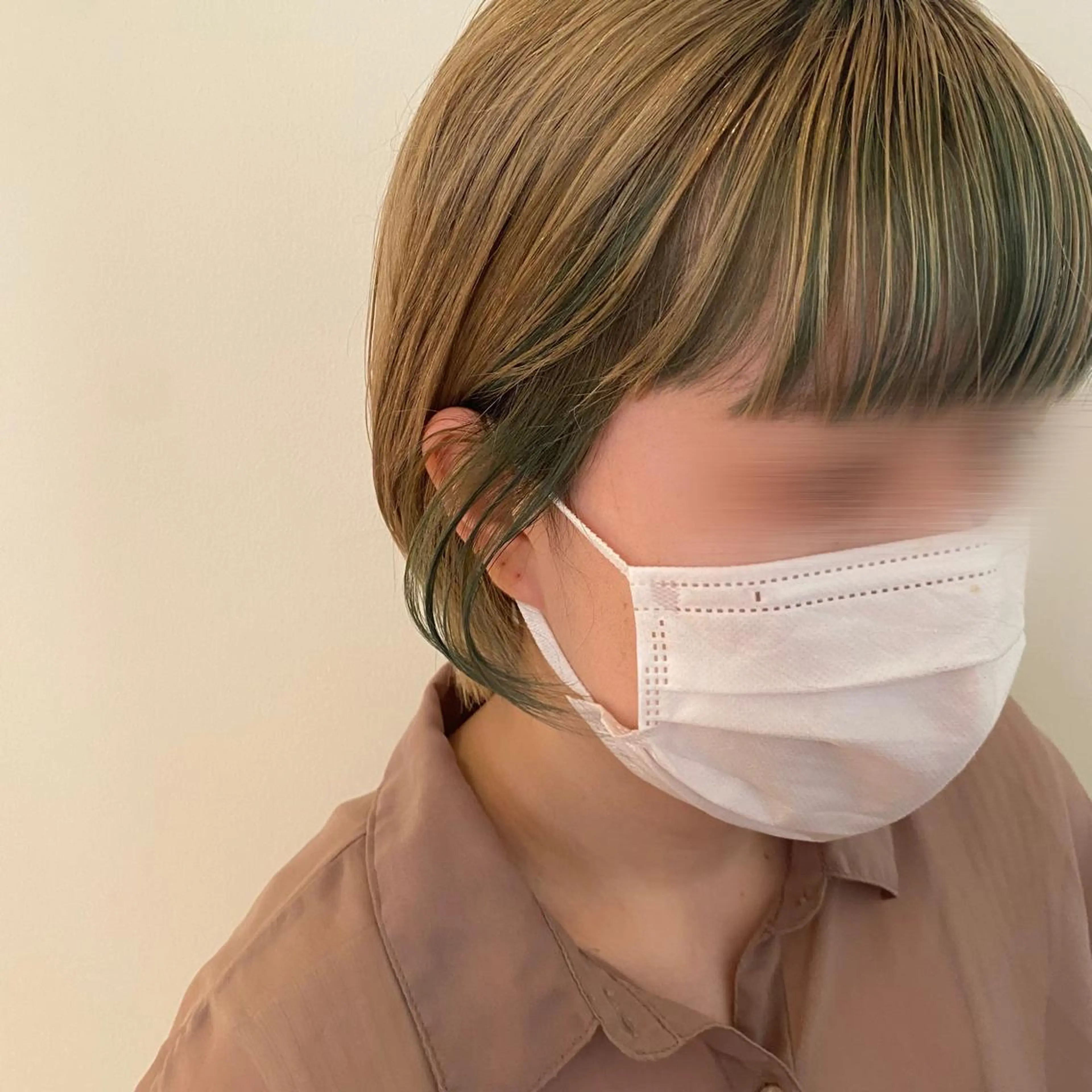 カラー 勝海 絢音のヘアスタイル