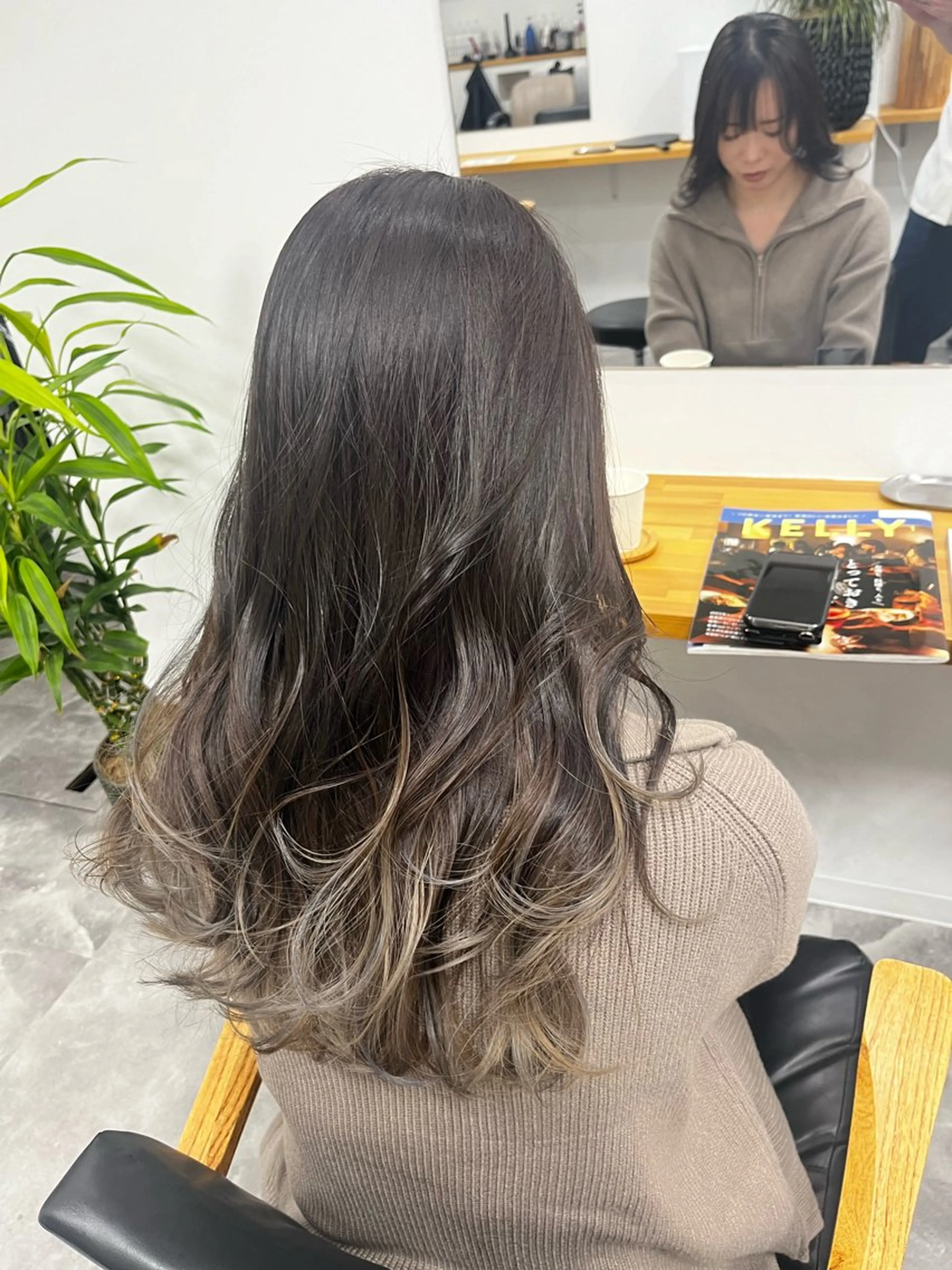 セミロング カット ヘアカラー hoNua. 栄/透明感カラーのヘアスタイル