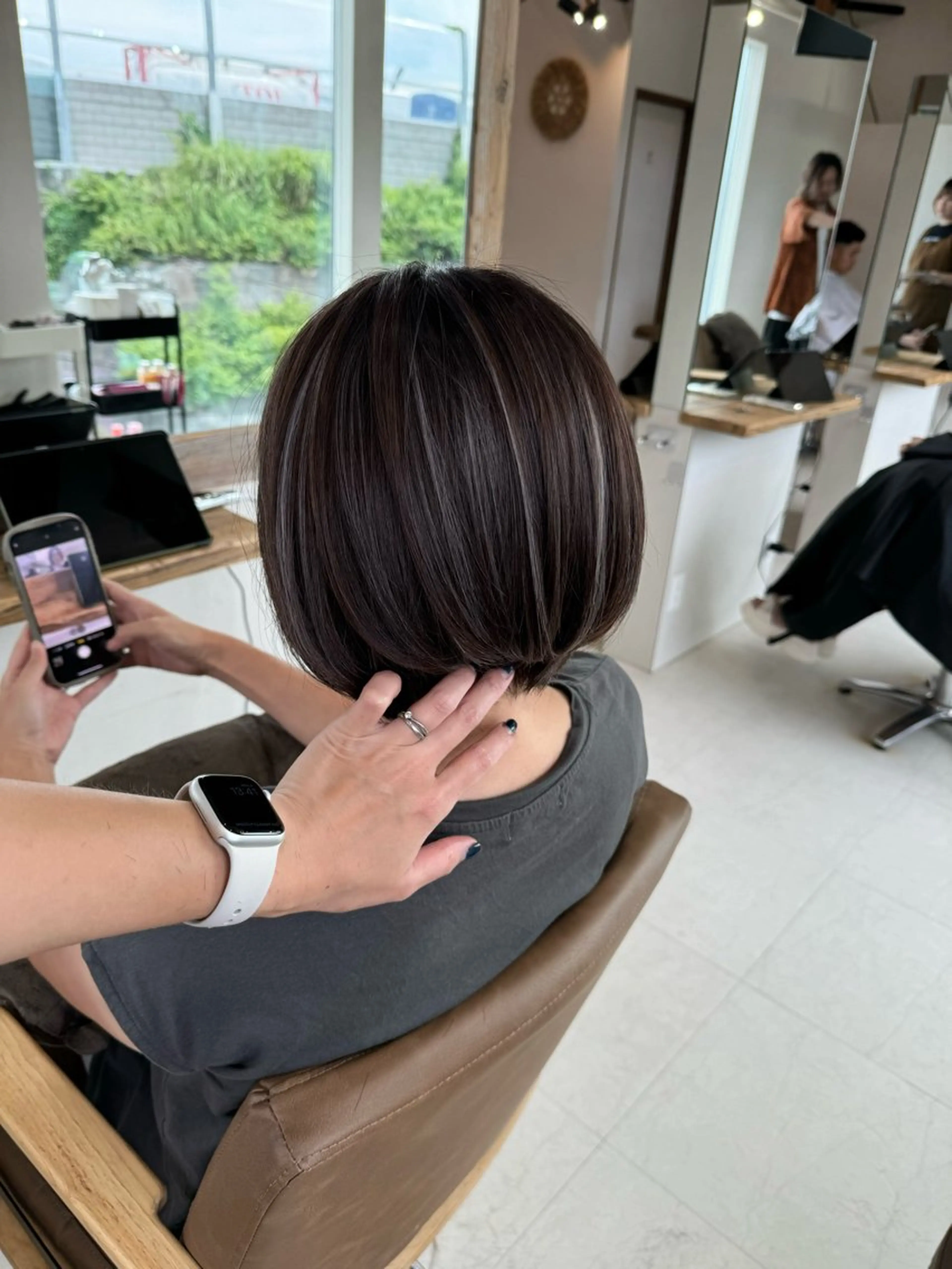 ショート ハイライト ヘアカラー 鈴木 妃帆未のヘアスタイル