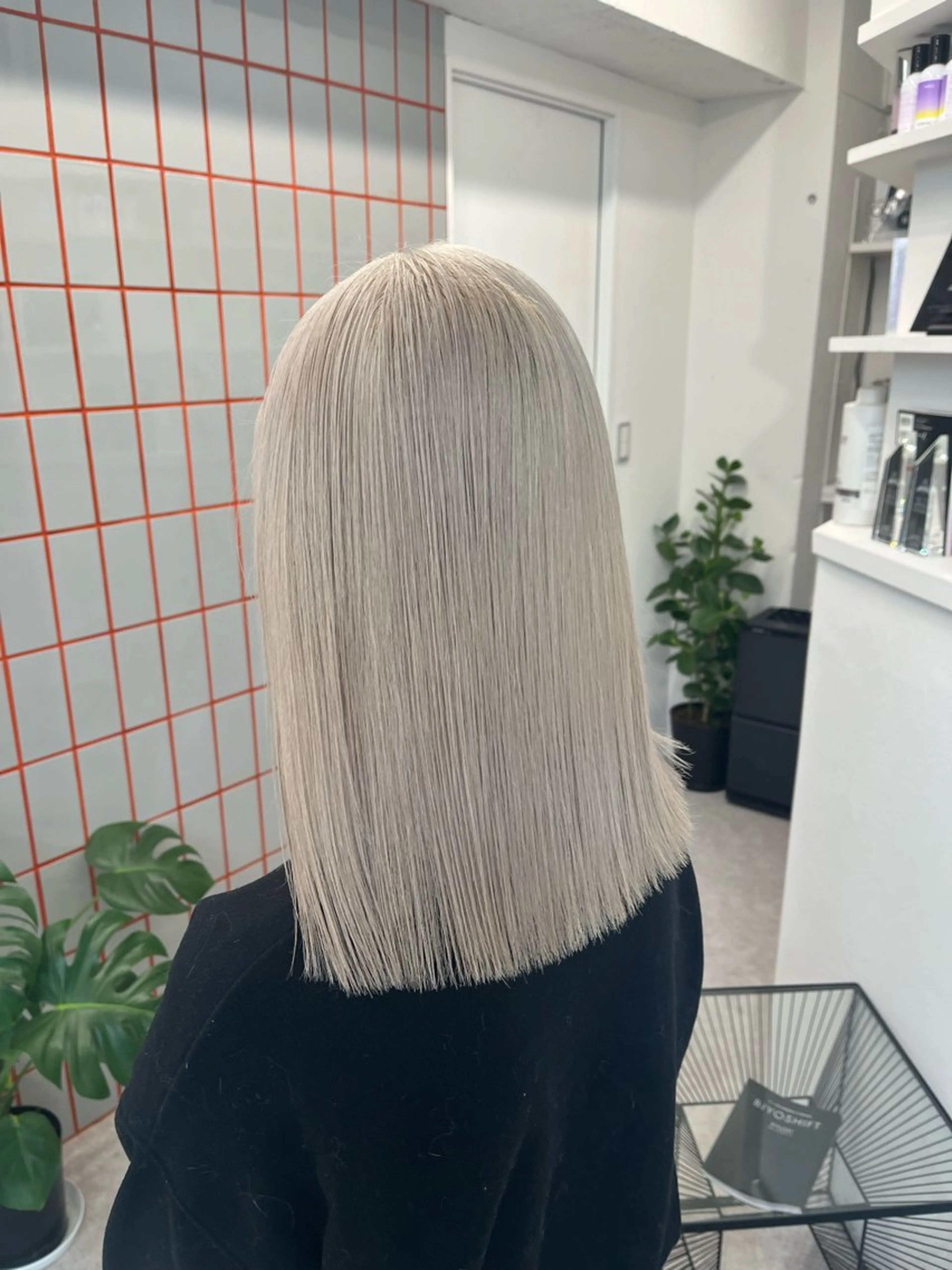 ミディアム カラー ベージュカラー ダブルカラー ハイトーンカラー ミルクティーベージュ カットモデル様無料 💎saaya💎のヘアスタイル