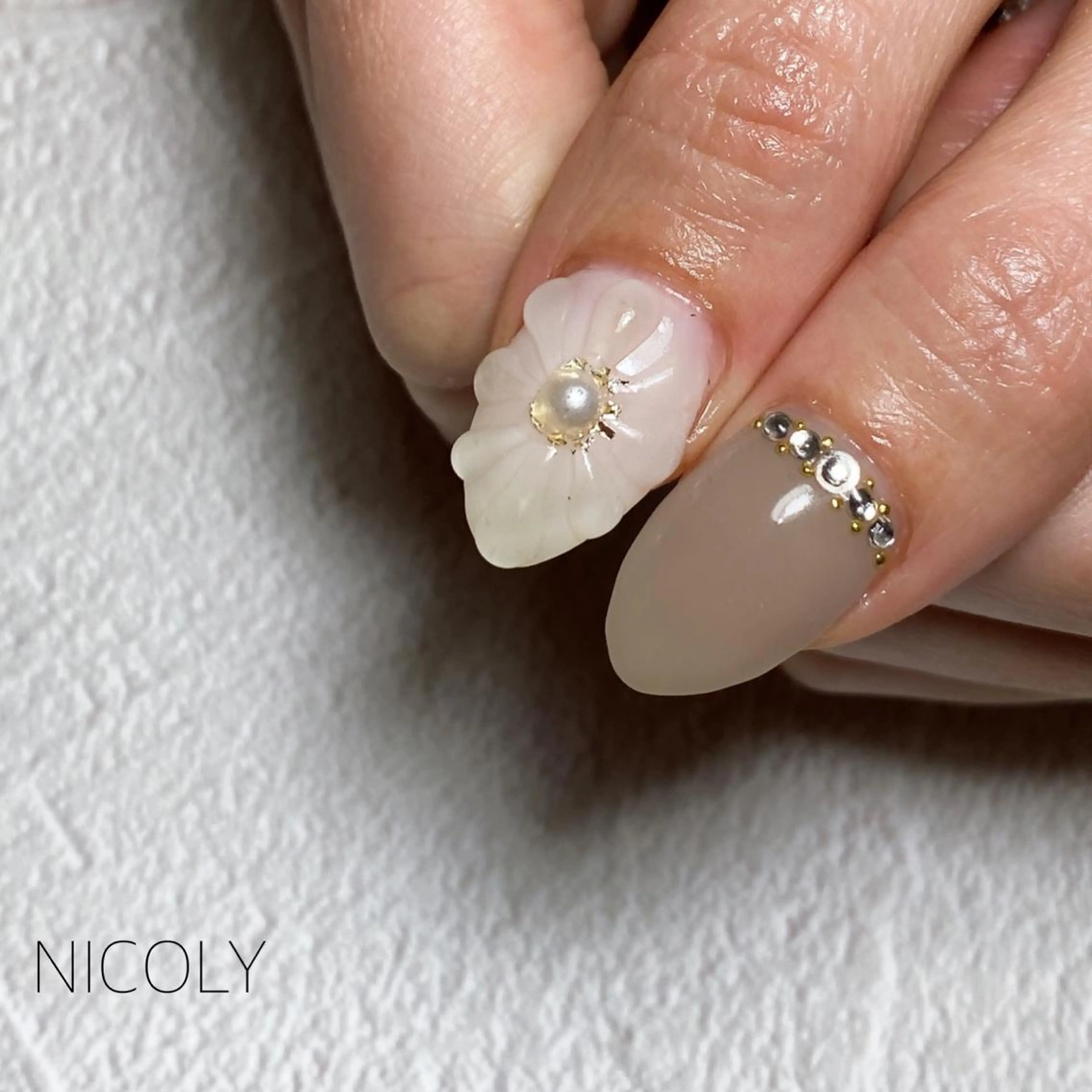 ネイル ホワイト nailist kobayashiのネイルデザイン