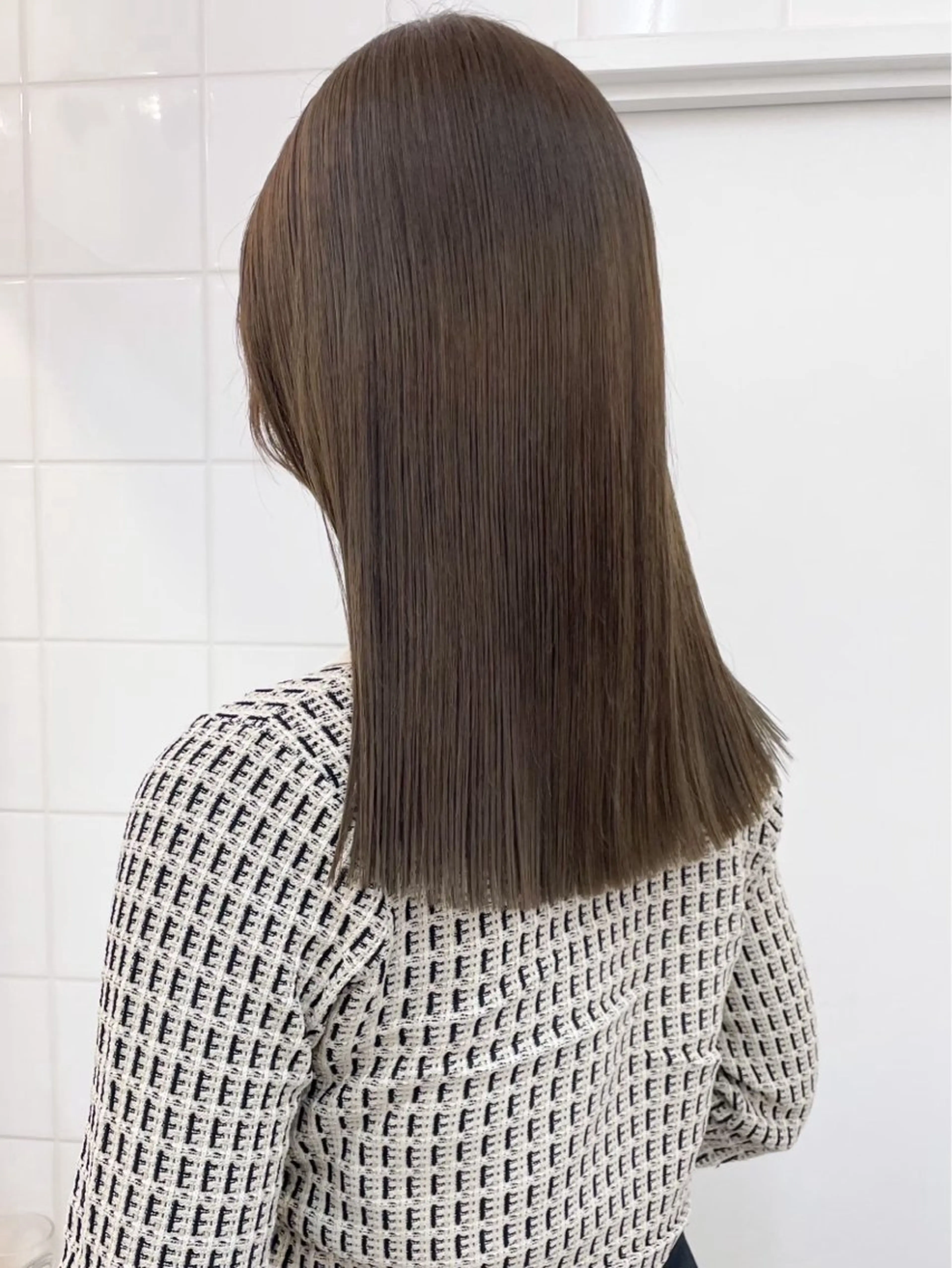 カラー ヘアカラー トリートメント 艶髪ハイトーン× ボブ🥣アイネのヘアスタイル