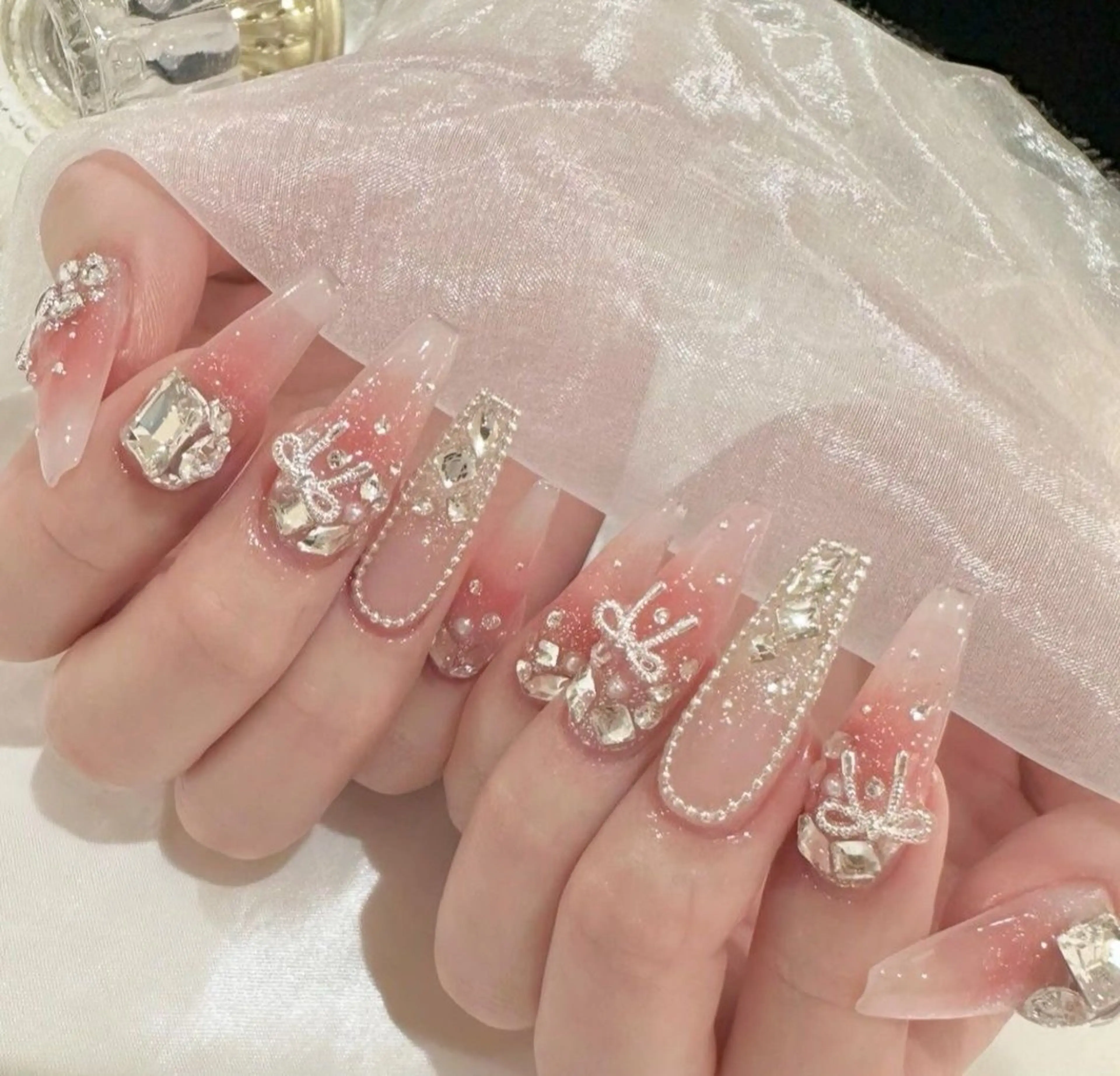ネイル フレンチネイル ジェルネイル キラキラネイル 韓国ネイル マグネットネイル Julli NailStudioのネイルデザイン
