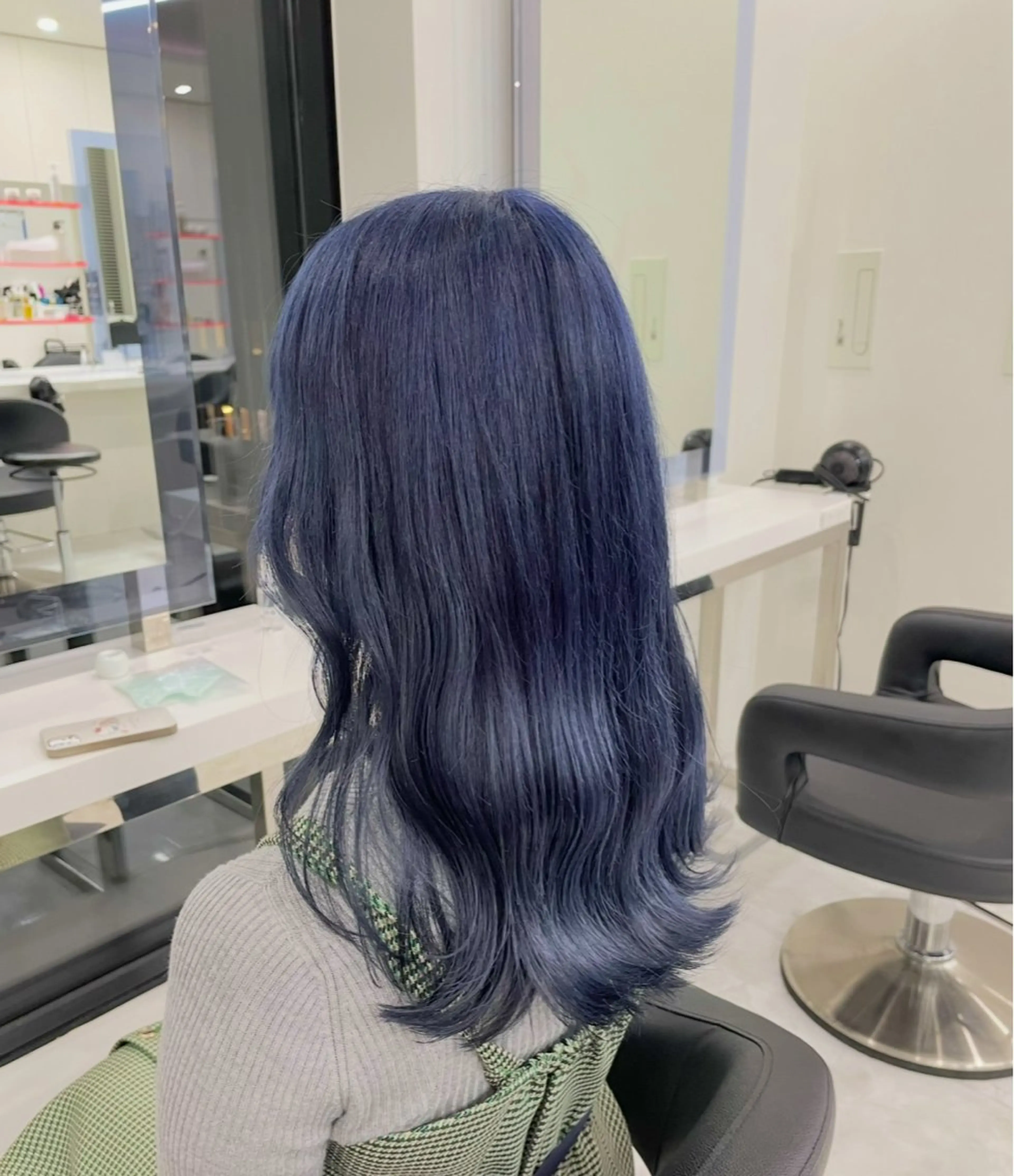 ミディアム カラー ヘアアレンジ 黒髪 ブルーカラー ブルーブラック 透明感カラー ネイビーカラー 🫧モテる💗ダメー ジレスハイトーン🫧のヘアスタイル