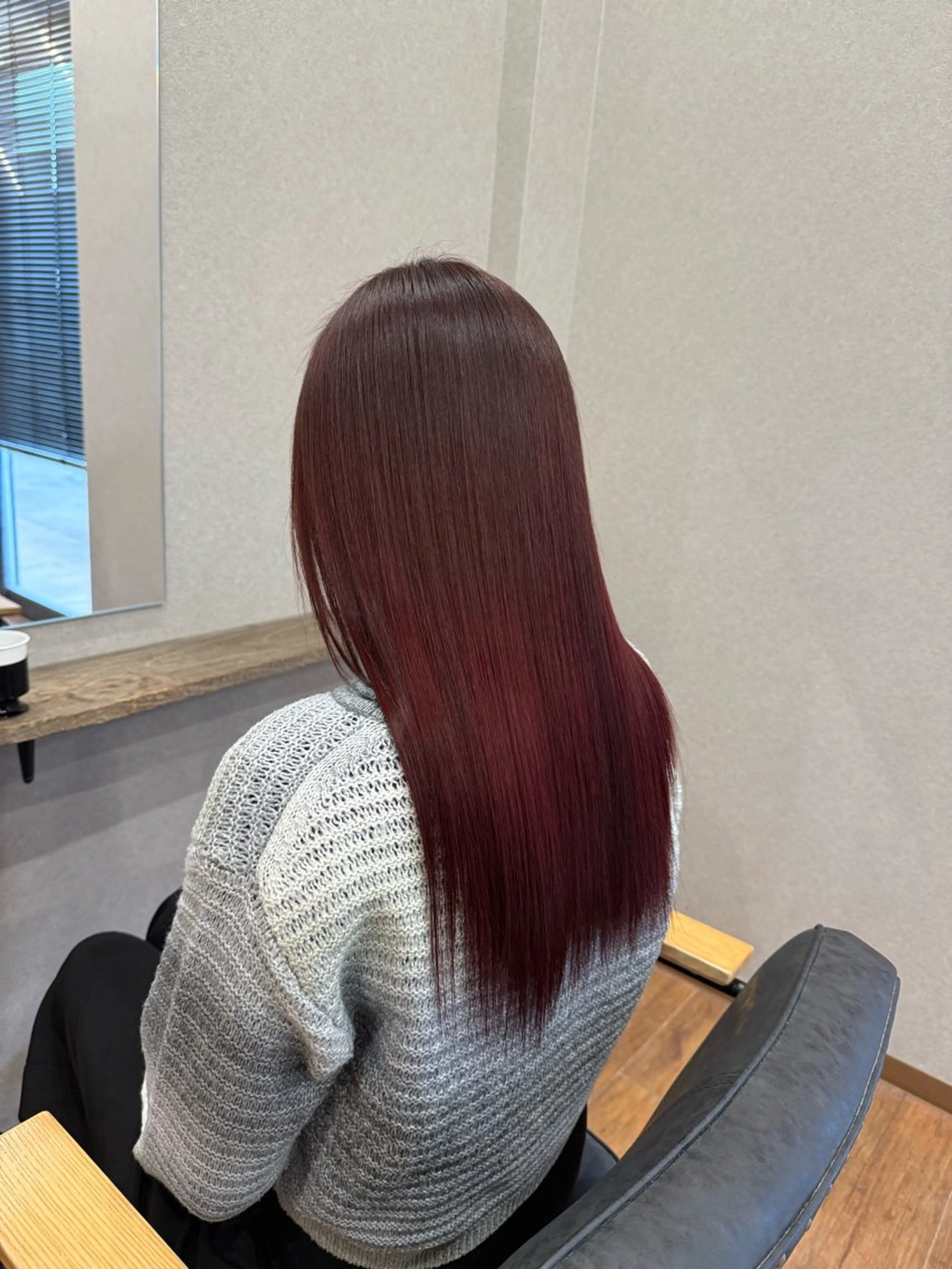 ロング カラー カシス レッドカラー ヘアカラー トリートメント clocca所属・鵜飼 真伍のヘアスタイル