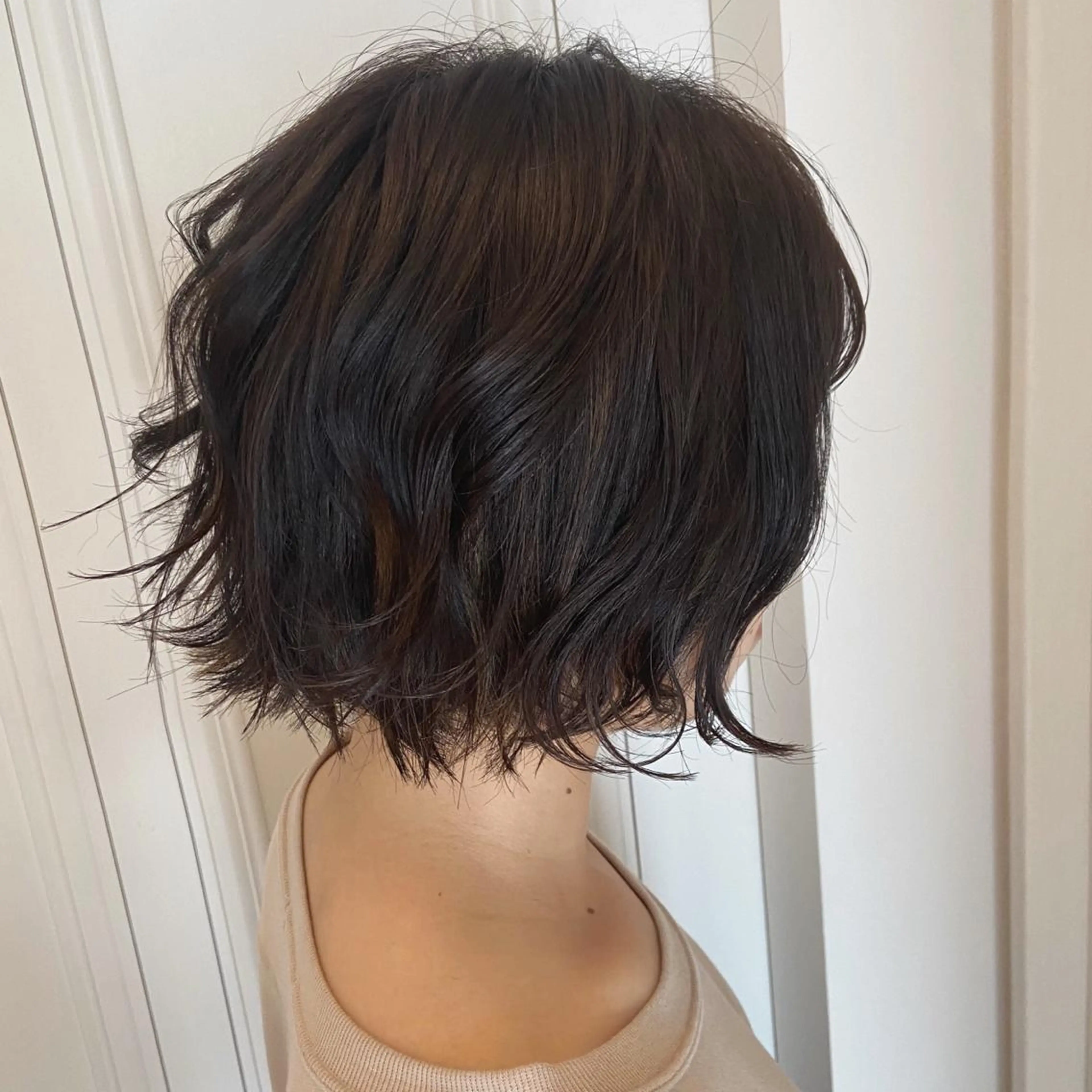 ショート ボブ 伸ばしかけ ハイライト ショートヘア 峯 志帆のヘアスタイル