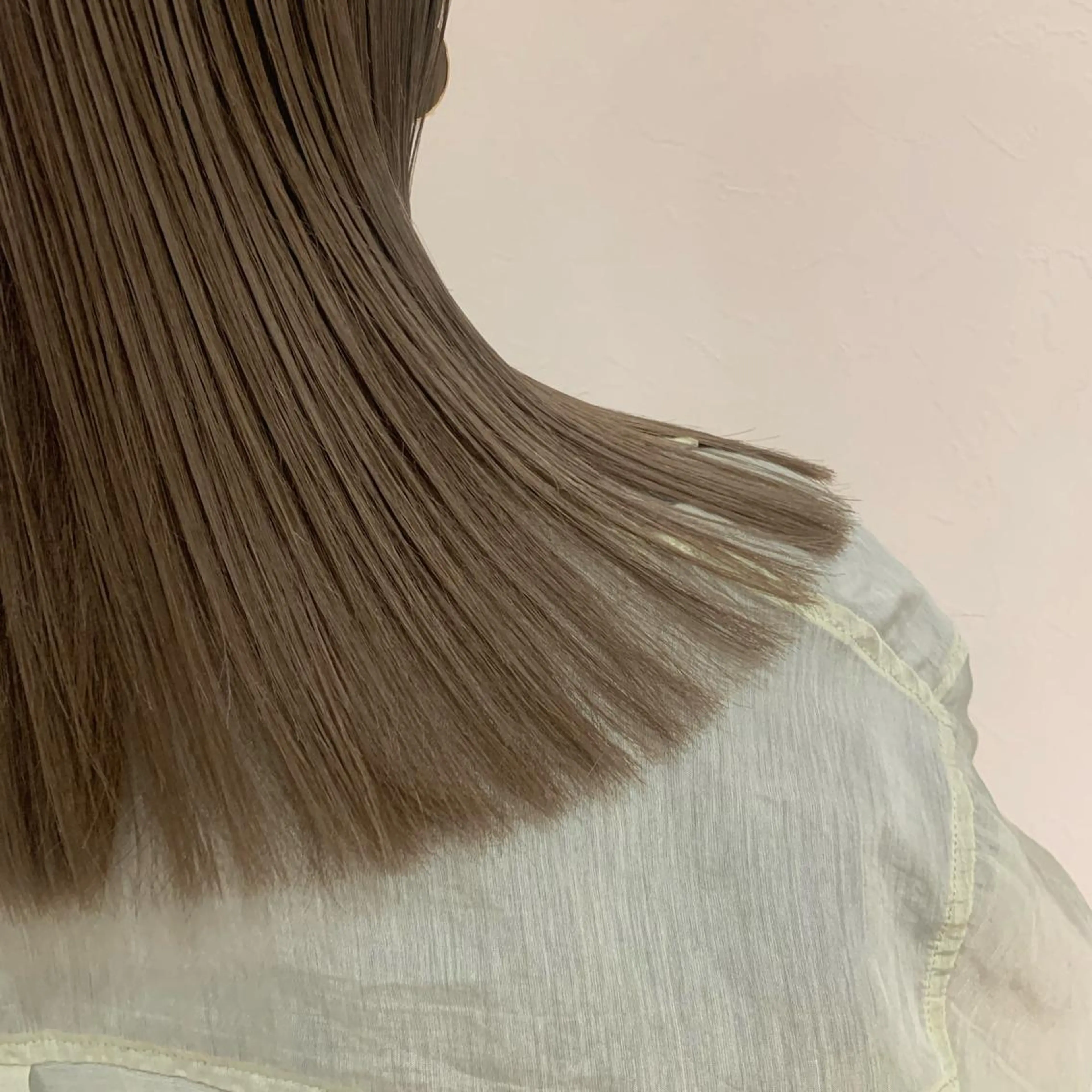ミディアム カラー ベージュカラー オリーブベージュ Eleanor 池袋 ミカのヘアスタイル