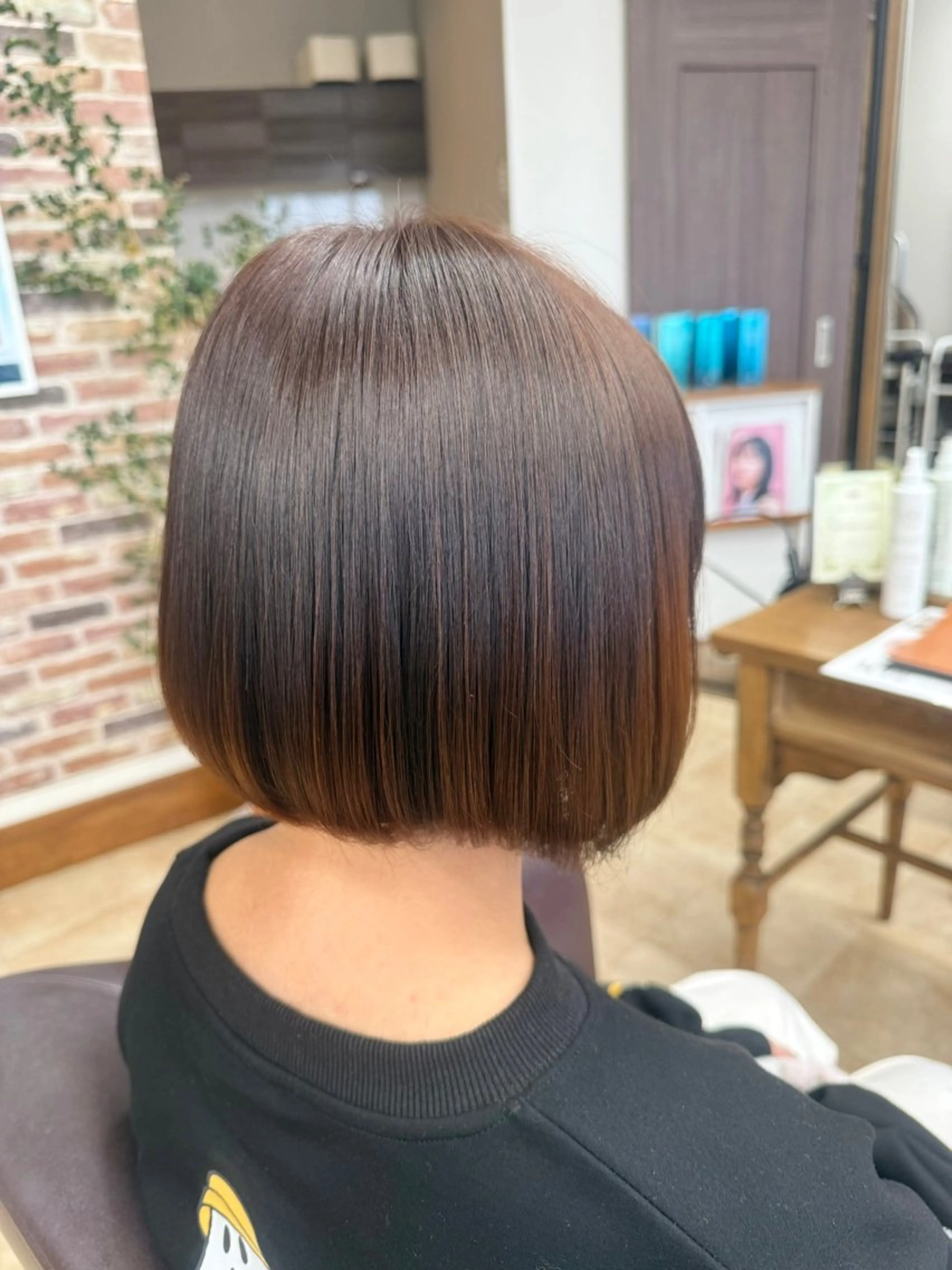 ショート オレンジブラウン 額田 汐莉のヘアスタイル