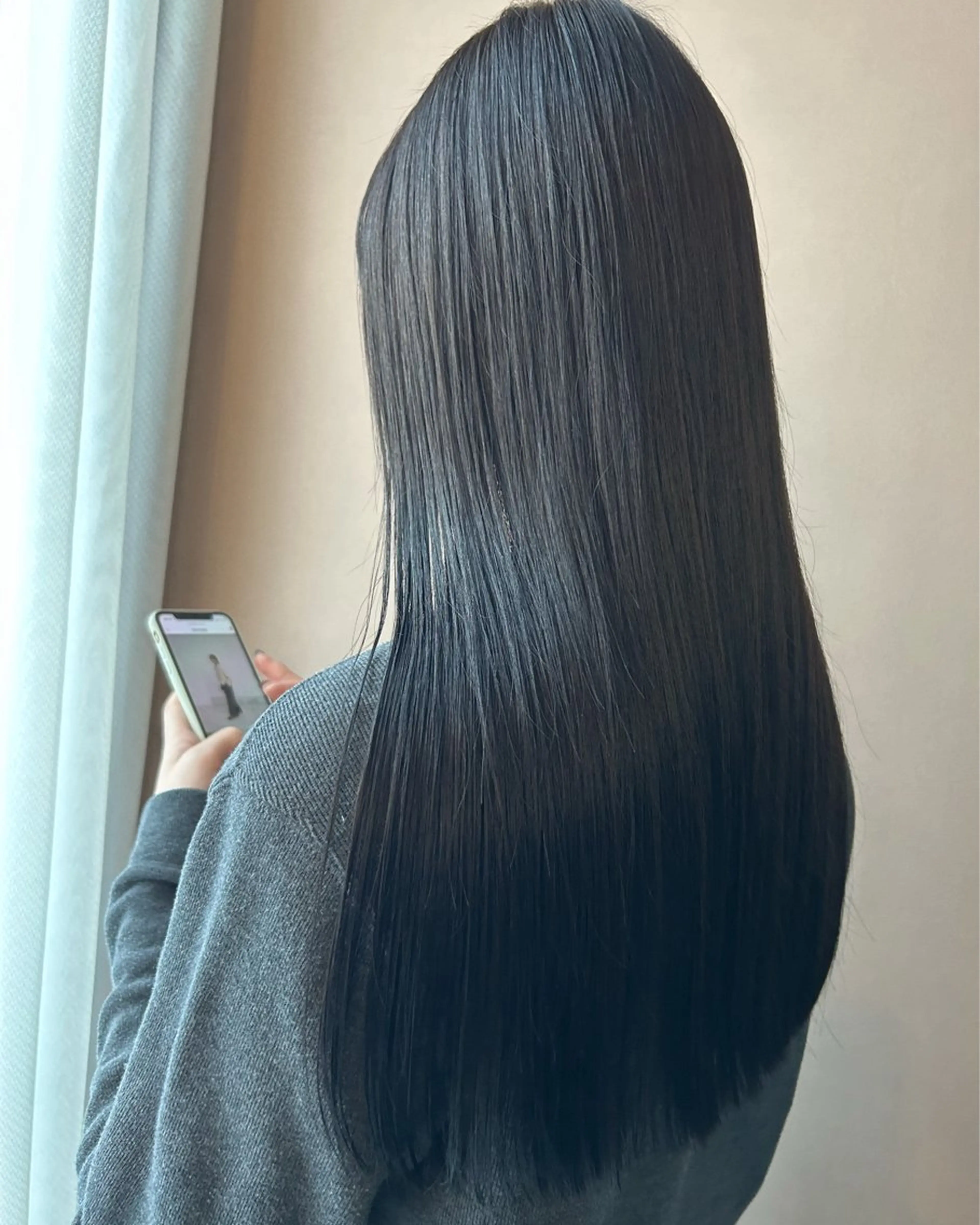 ロング カラー アッシュ アッシュグレー 透明感カラー hub hair レイヤー/透明感のヘアスタイル