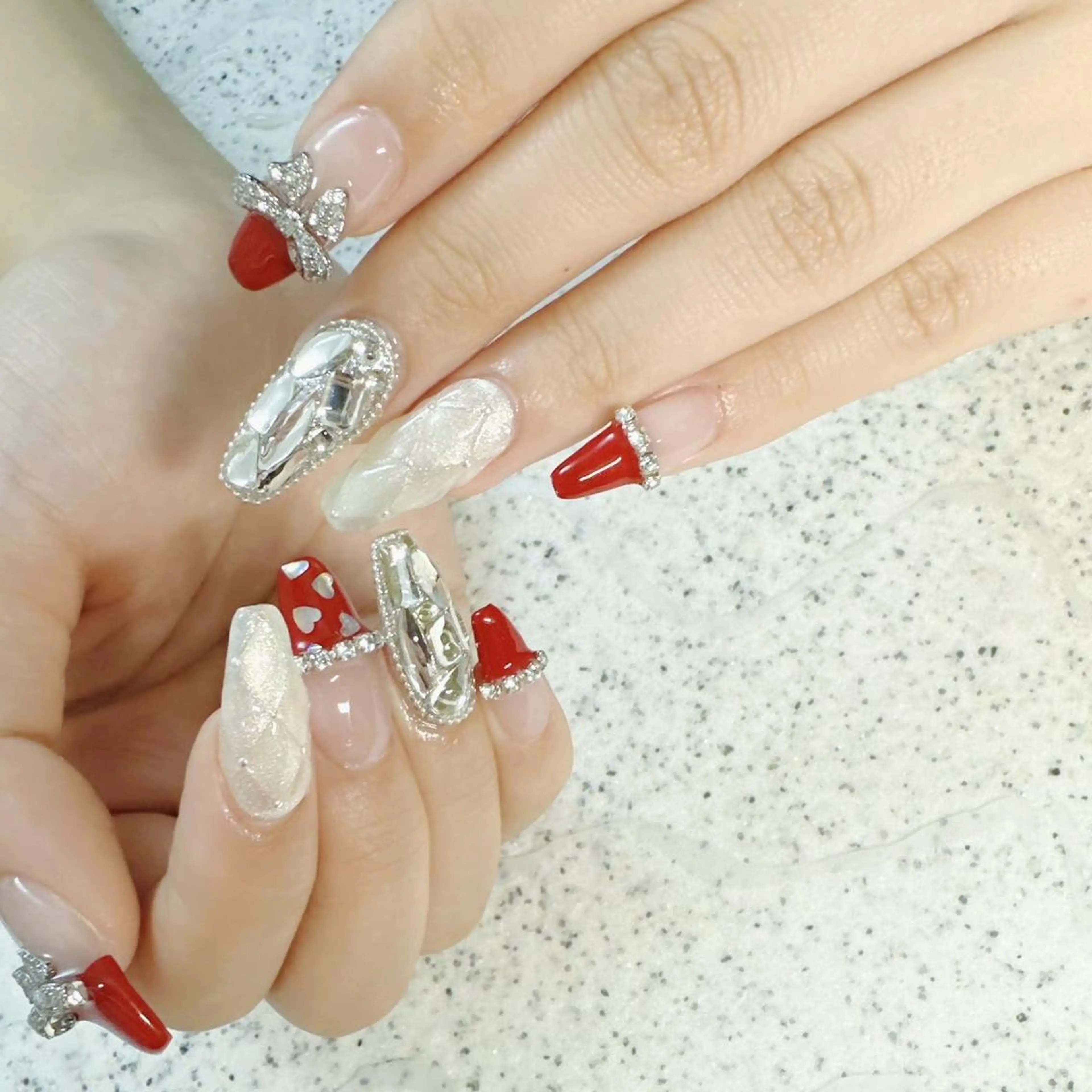 ネイル 長さ出し ネイルチップ Queens テイのネイルデザイン