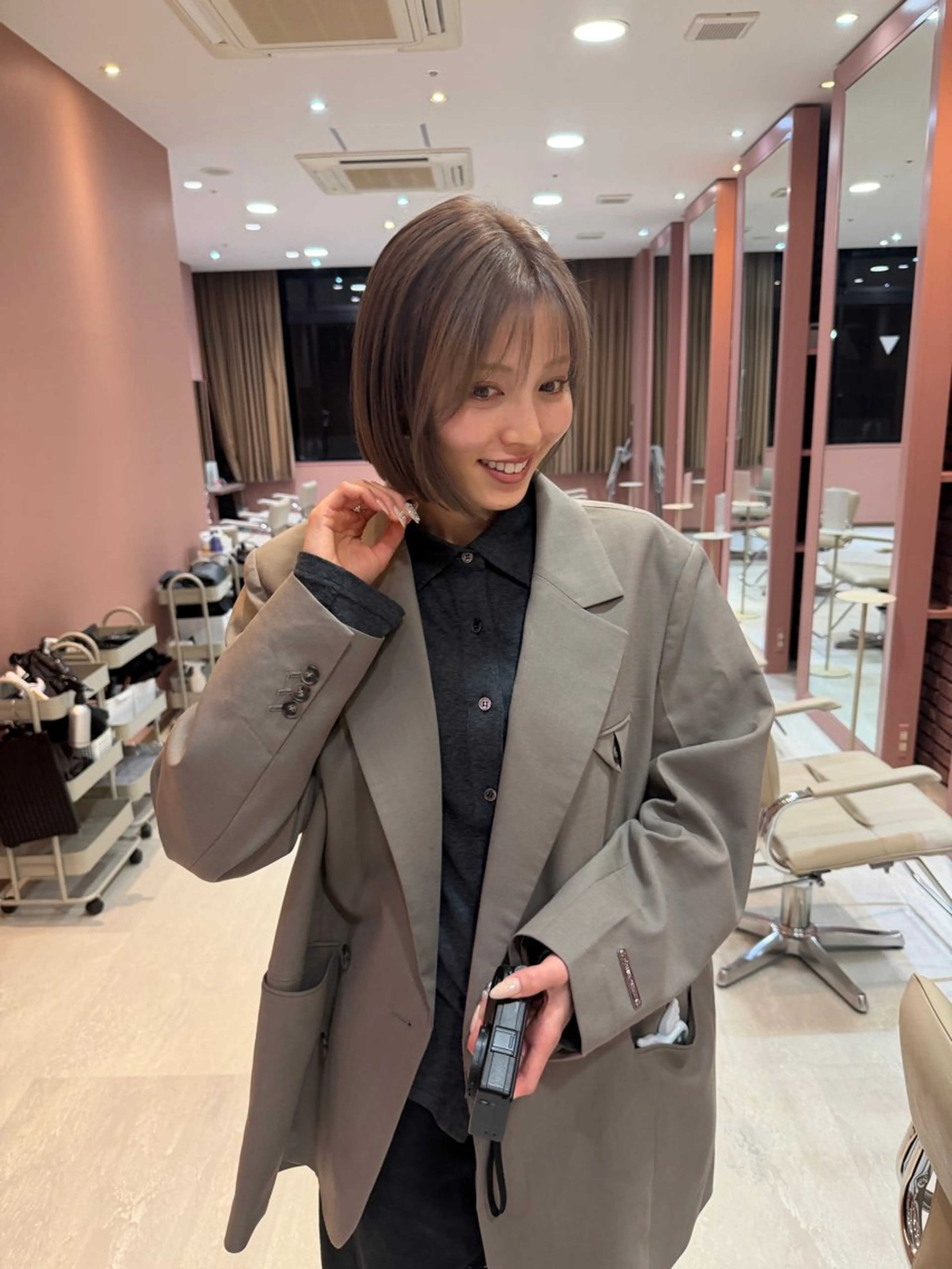 ショート カラー Lolonois梅田 スタッフのヘアスタイル