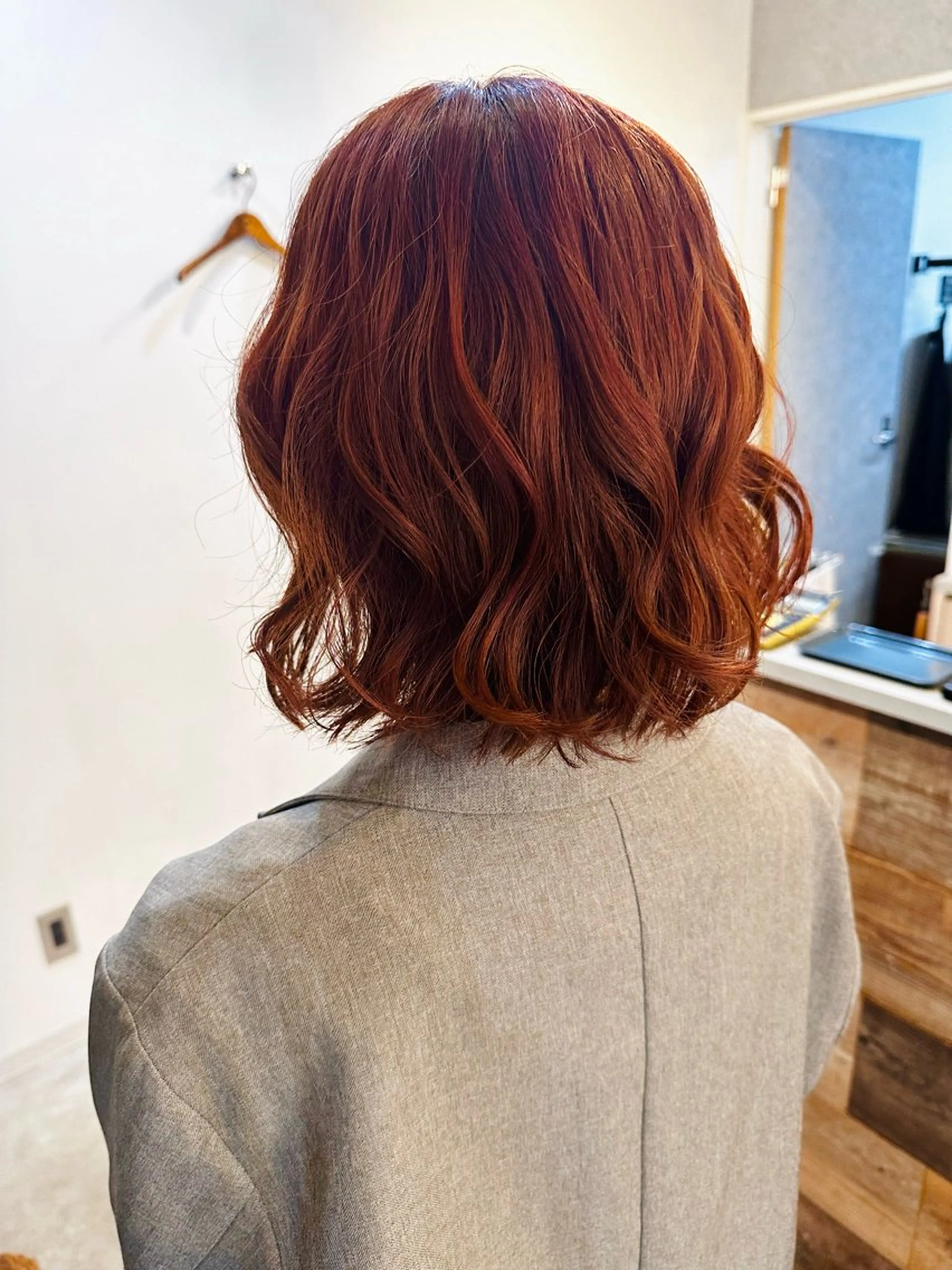 ミディアム カラー パーマ ミディアムパーマ ブラウンカラー オレンジ オレンジブラウン ボブ 林 南美のヘアスタイル