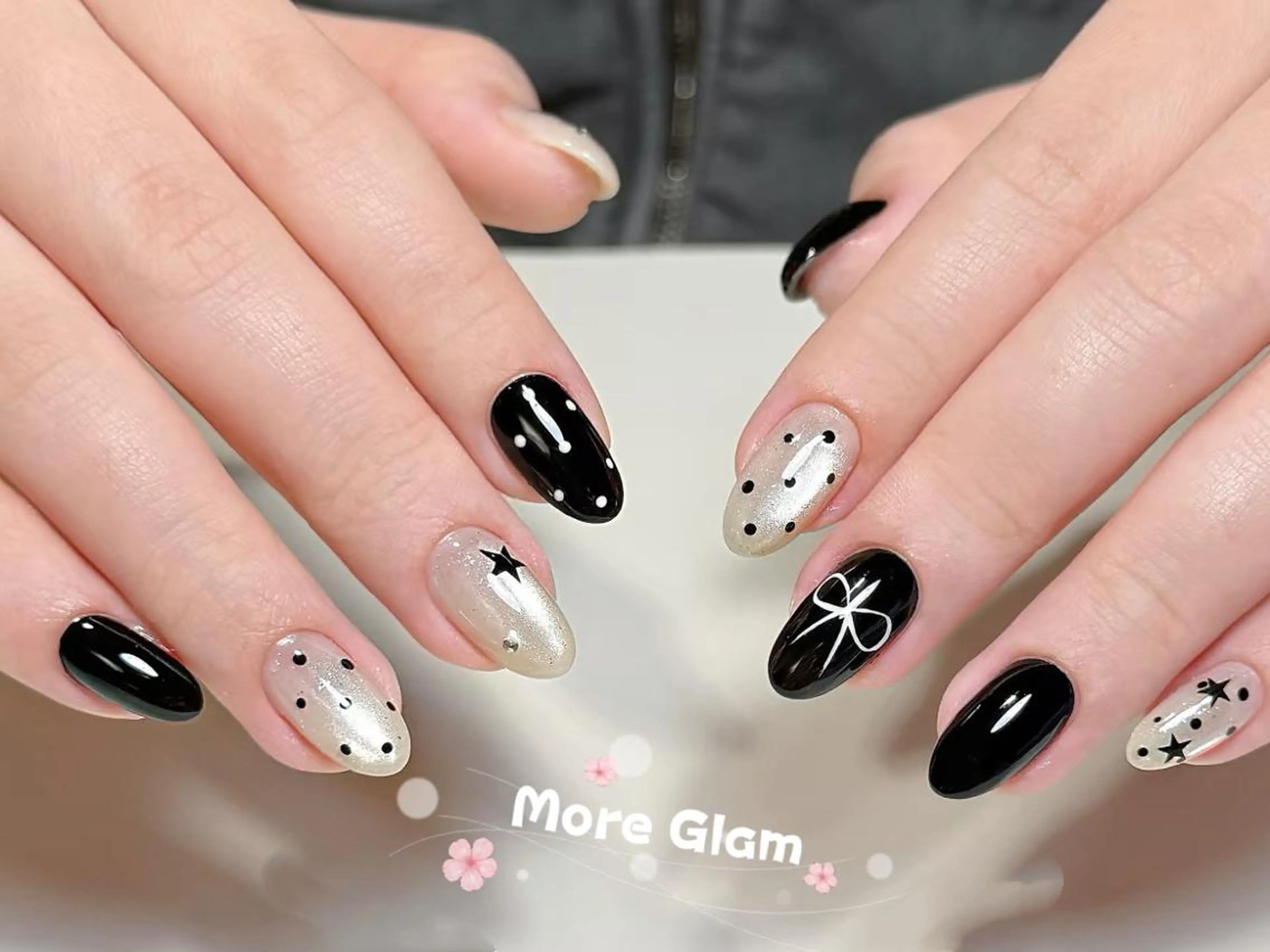 ネイル 長さ出し フットネイル フレンチネイル ジェルネイル ガラスフレンチ MoreGlam ネイルのネイルデザイン