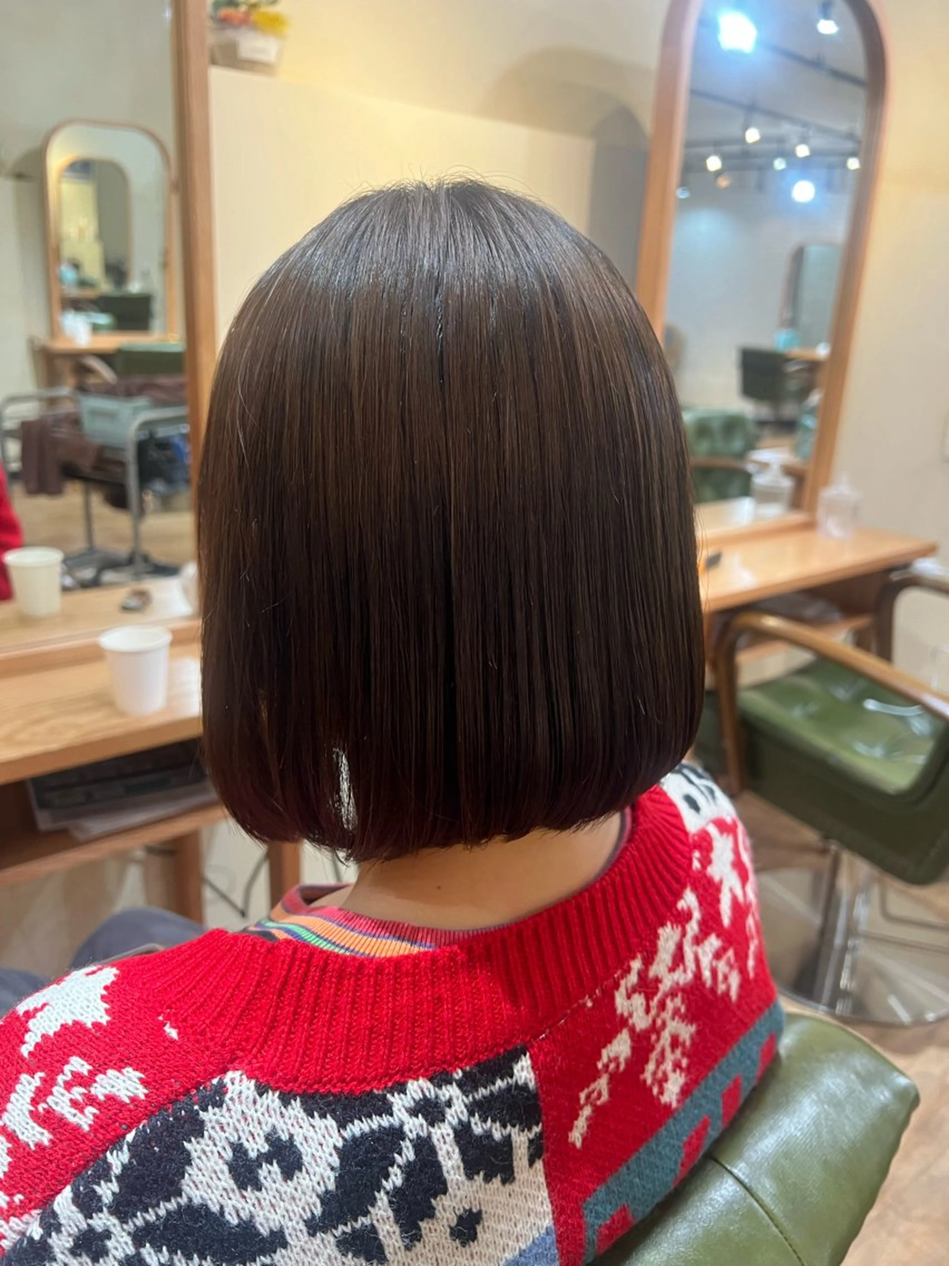 ショート ボブ カット 縮毛矯正 トリートメント オーストヘアージジ所属・TAI透明カラー 柔らかい縮毛矯正のヘアスタイル