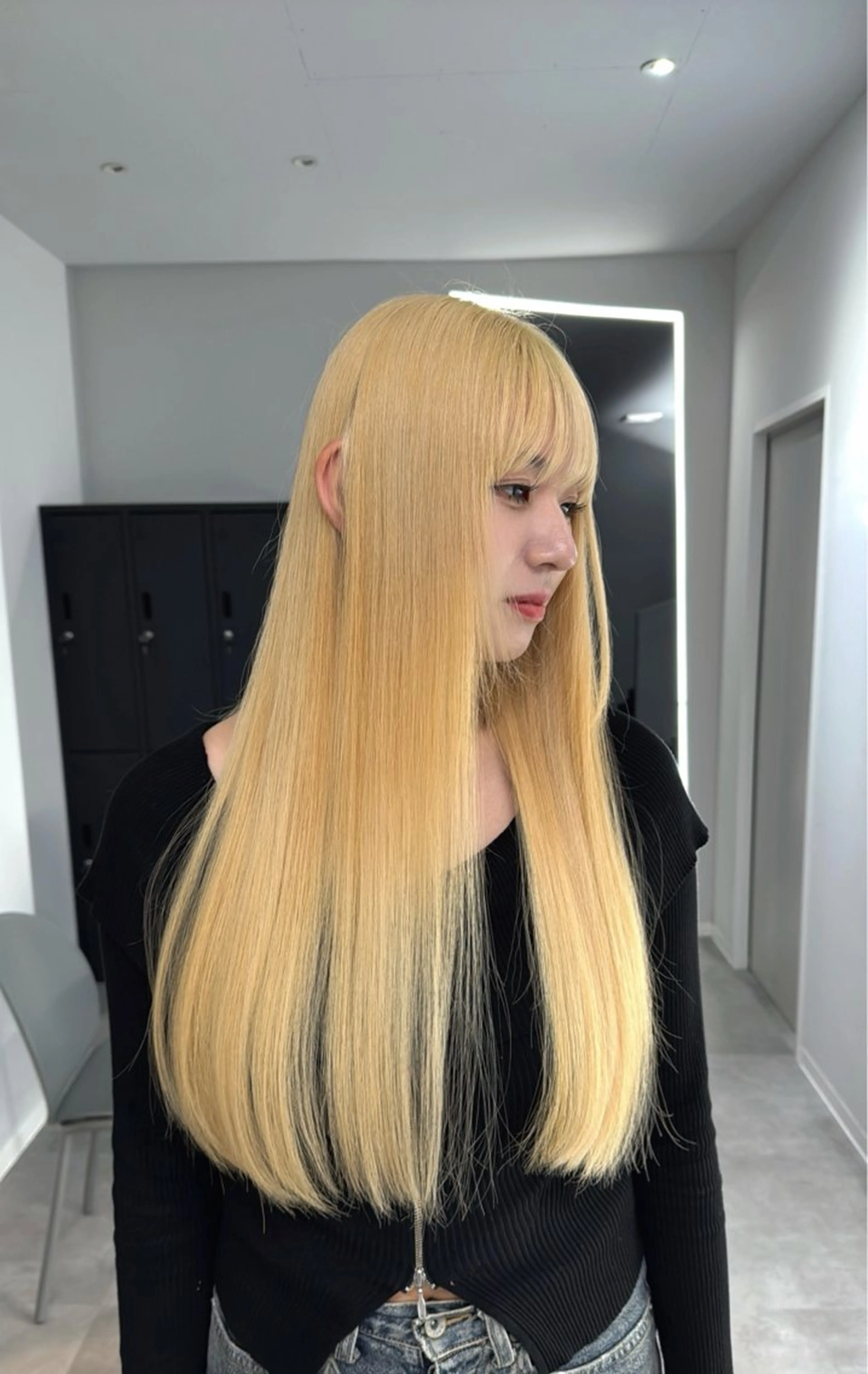 ロング カラー ブリーチ 抜きっぱなしブロンド ブロンド ヘアカラー 中島 涼葉のヘアスタイル