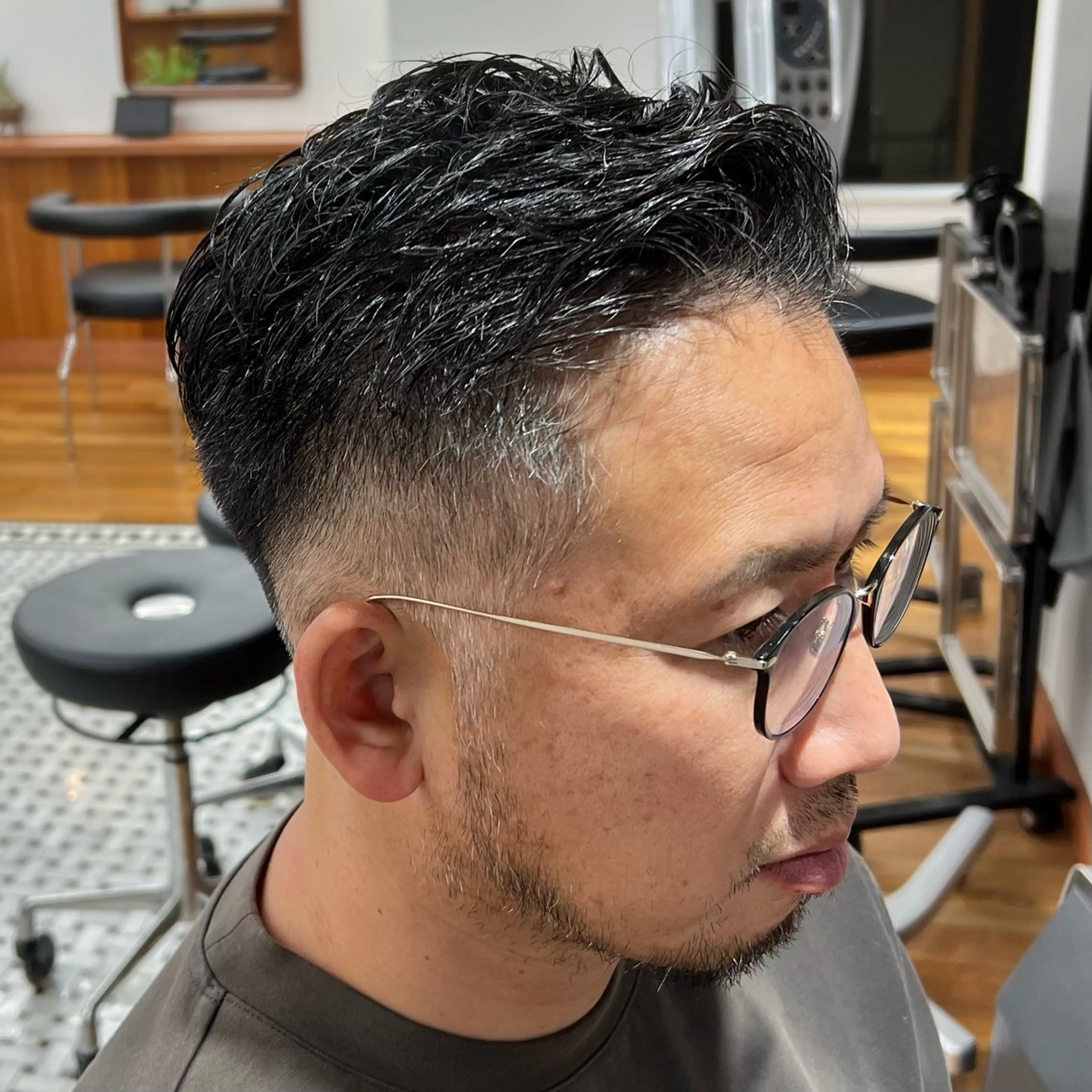 ショート メンズ ビジネス 刈り上げ ショートヘア カット メンズカット✂️ スキンフェード伊藤陸のヘアスタイル