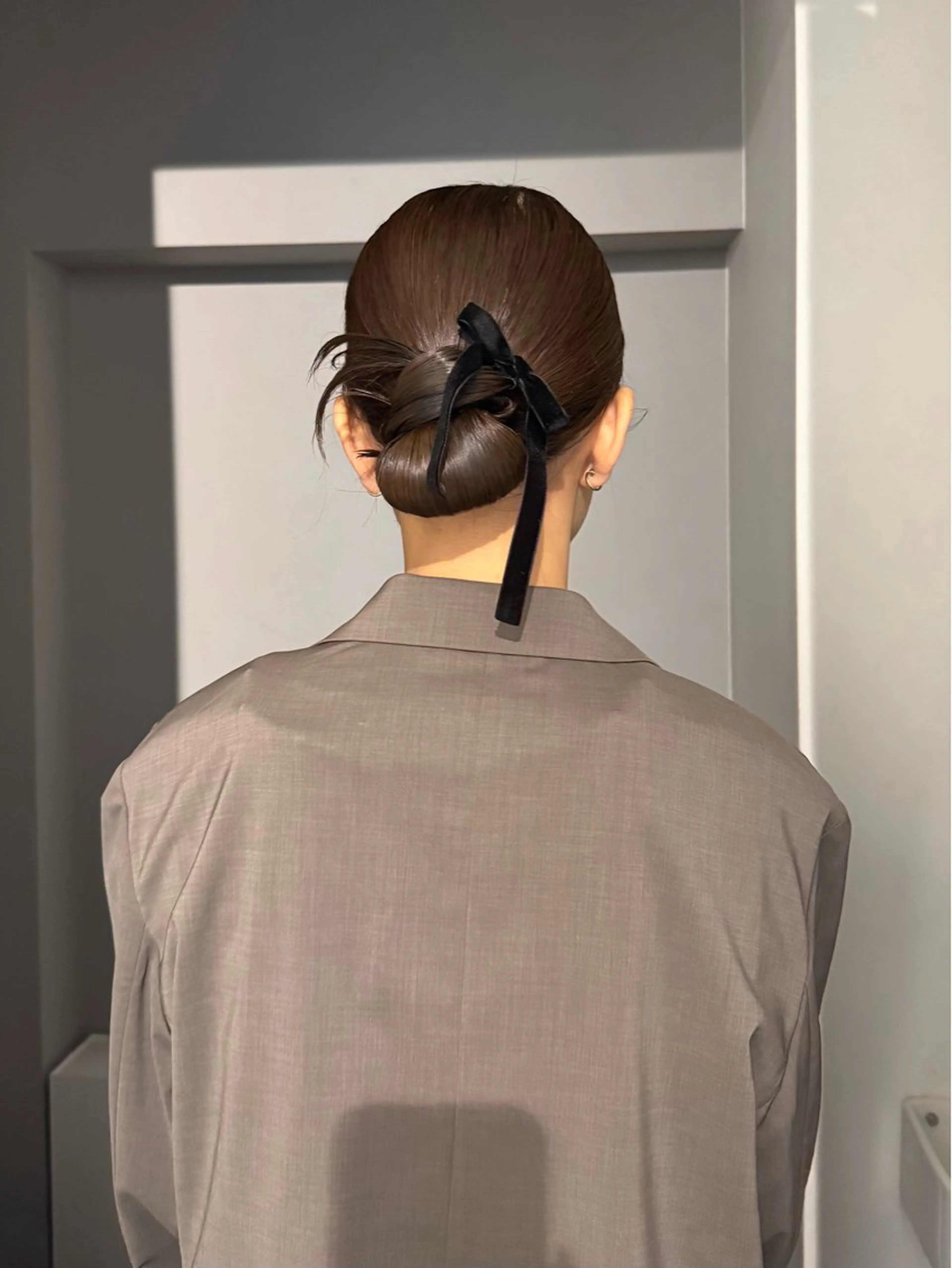 セミロング カラー ヘアアレンジ 結婚式・ブライダル ヘアセット mina 🌷のヘアスタイル