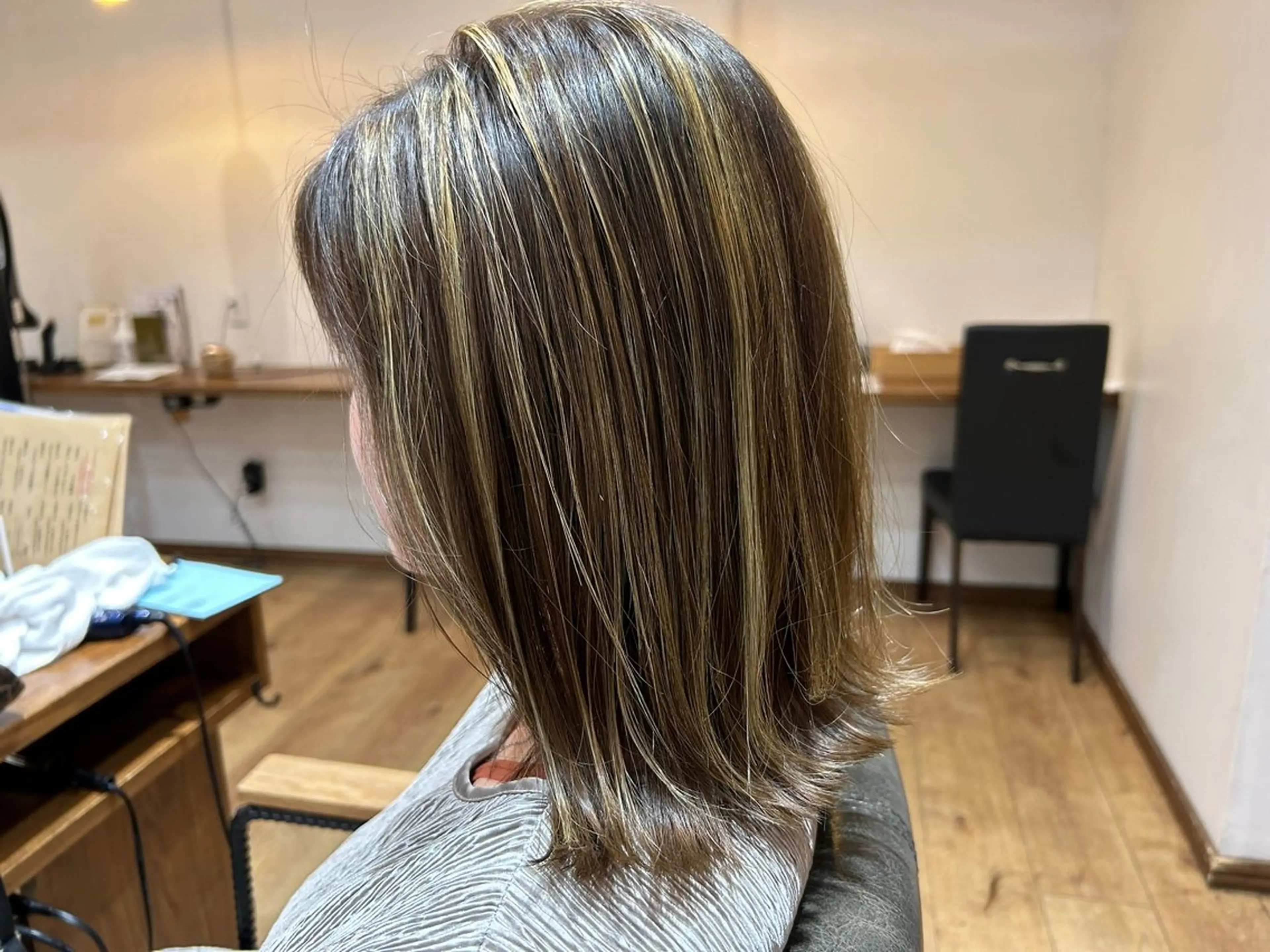 ミディアム カラー ハイライトカラー ハイライト DISCOHAIR 海老名店池田真聖のヘアスタイル