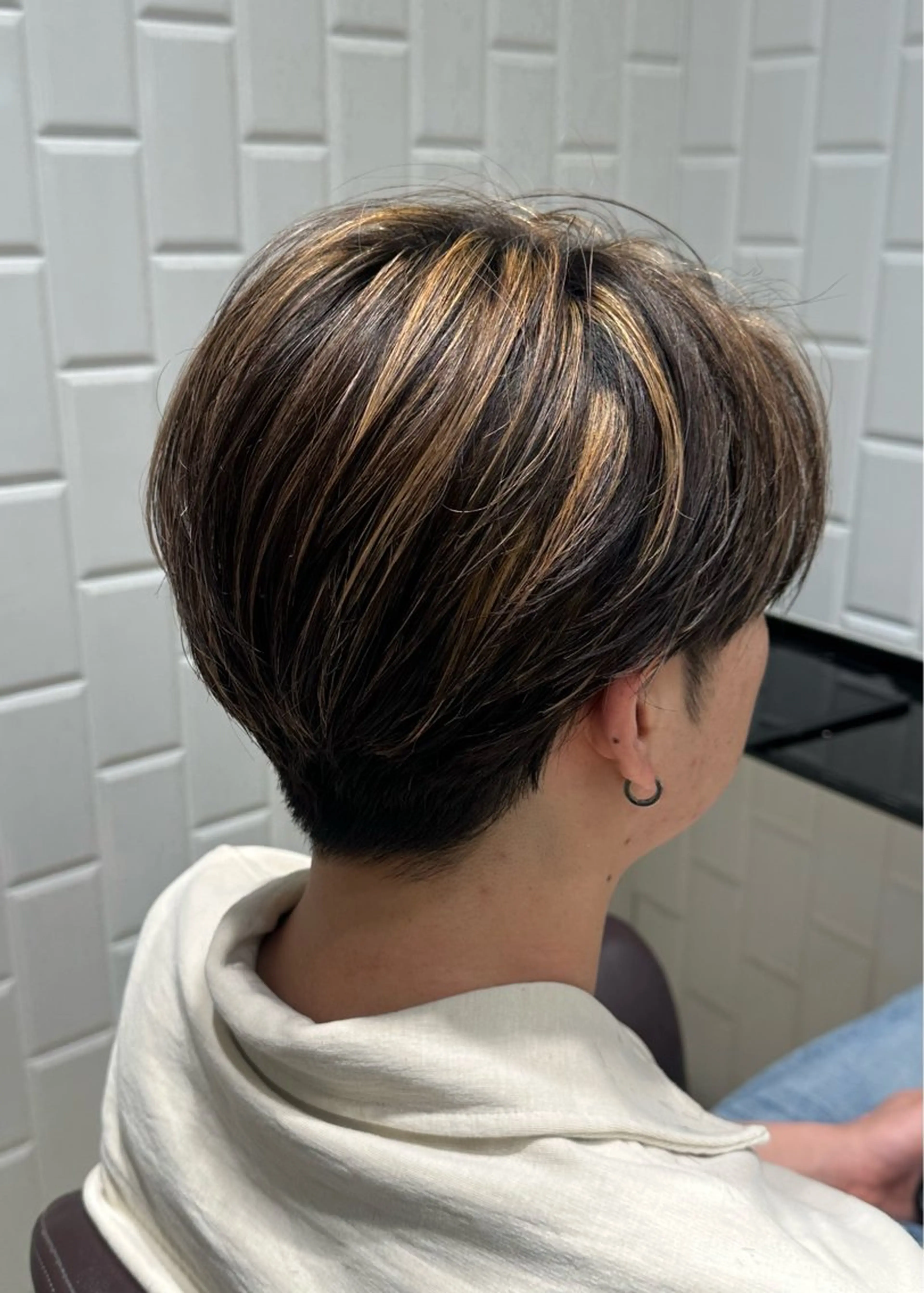 カラー メンズ 岡 咲穂のヘアスタイル