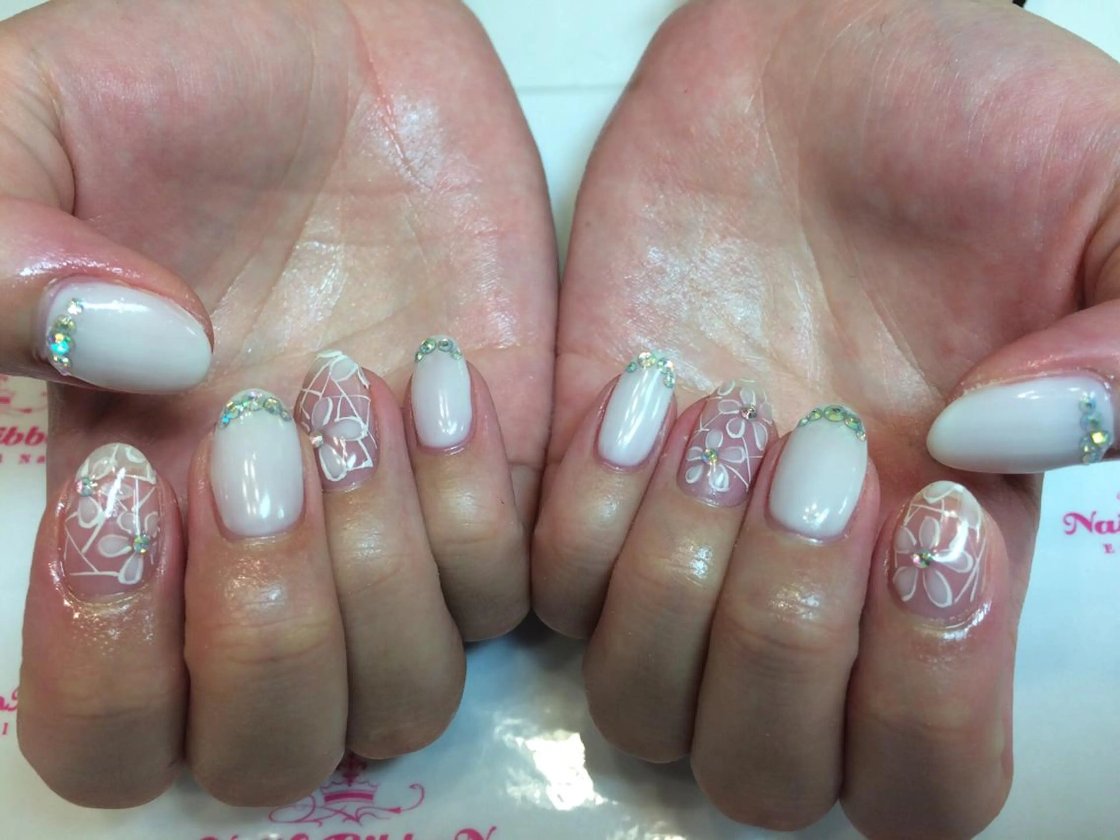 ネイル ネイルリボン 受付スタッフのネイルデザイン
