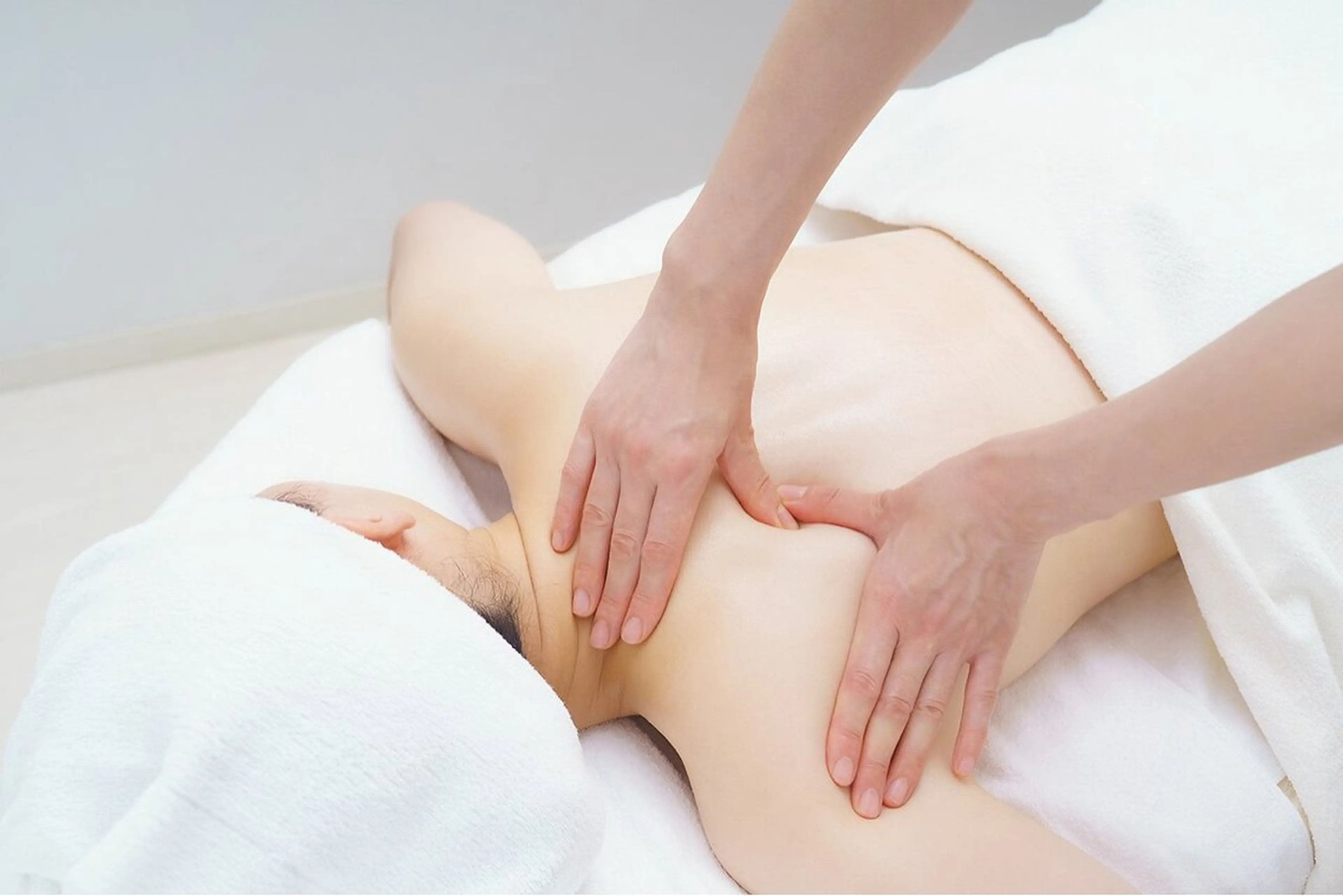 【上半身をスッキリさせたい方のバック＆アームエステ】美容成分たっぷりのオイル、美容液で上半身を念入りにケア★の写真