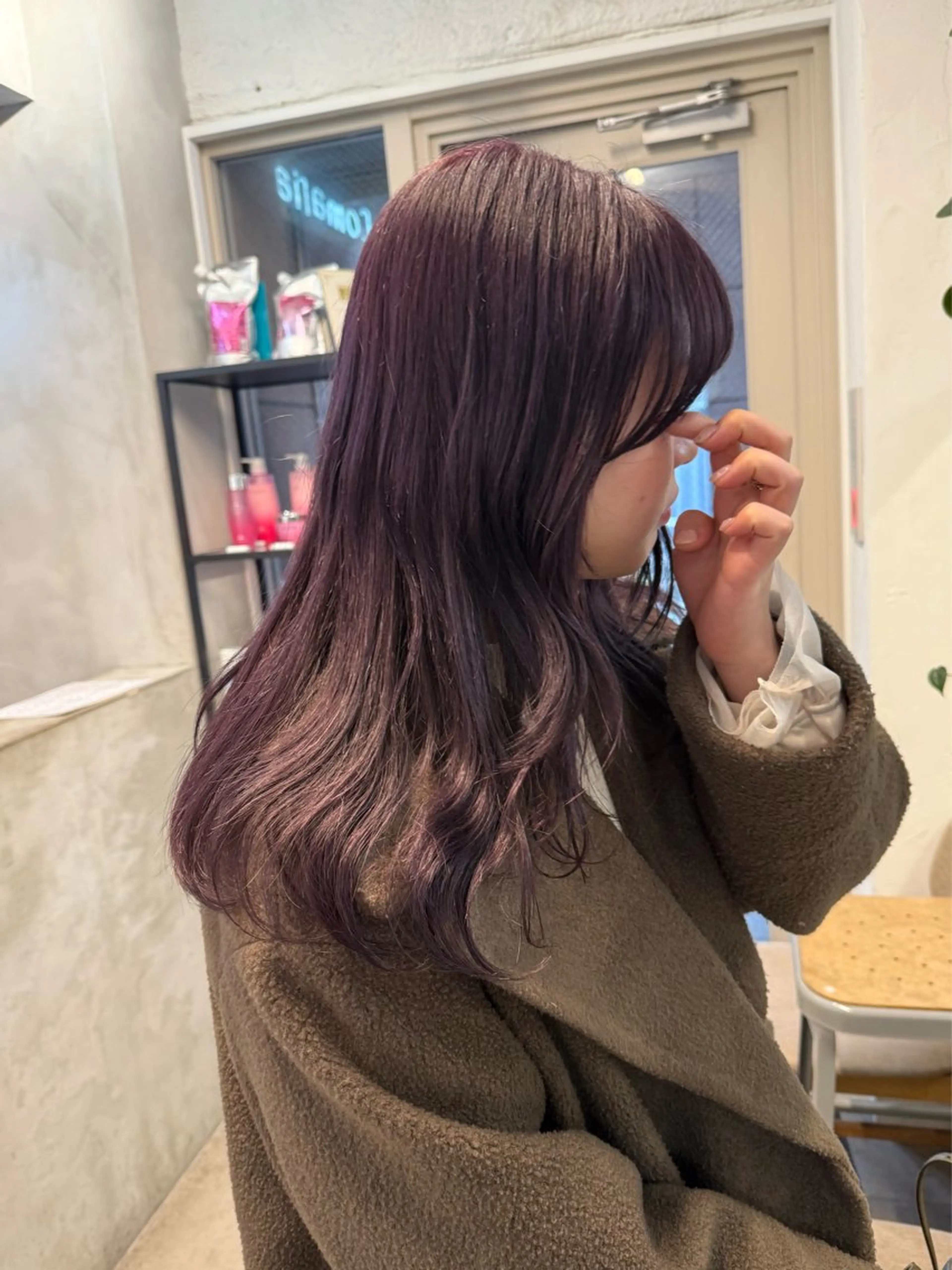 セミロング カラー ミルクティー× グレージュMOMOのヘアスタイル