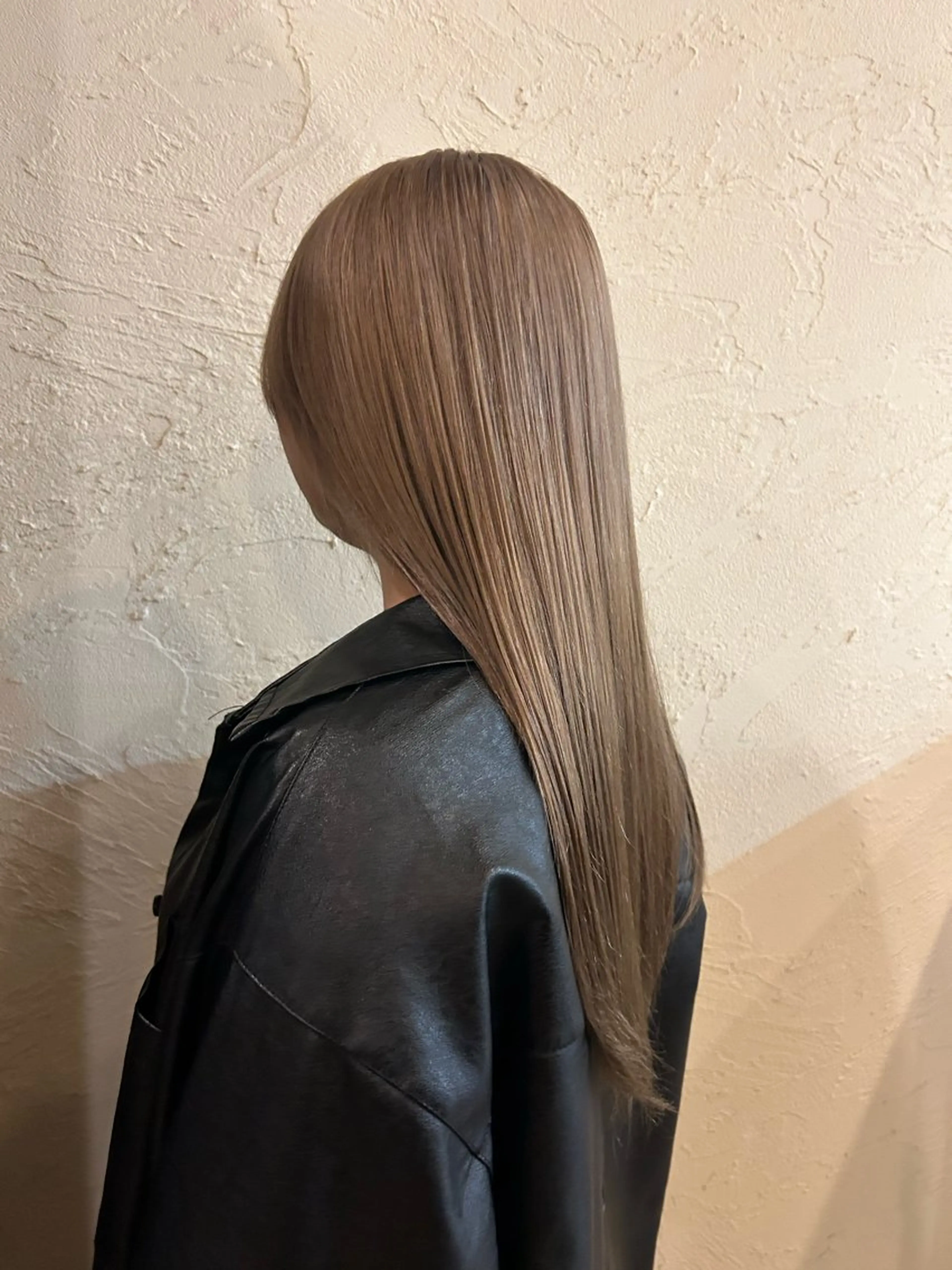 ロング カラー 角田 桃香のヘアスタイル