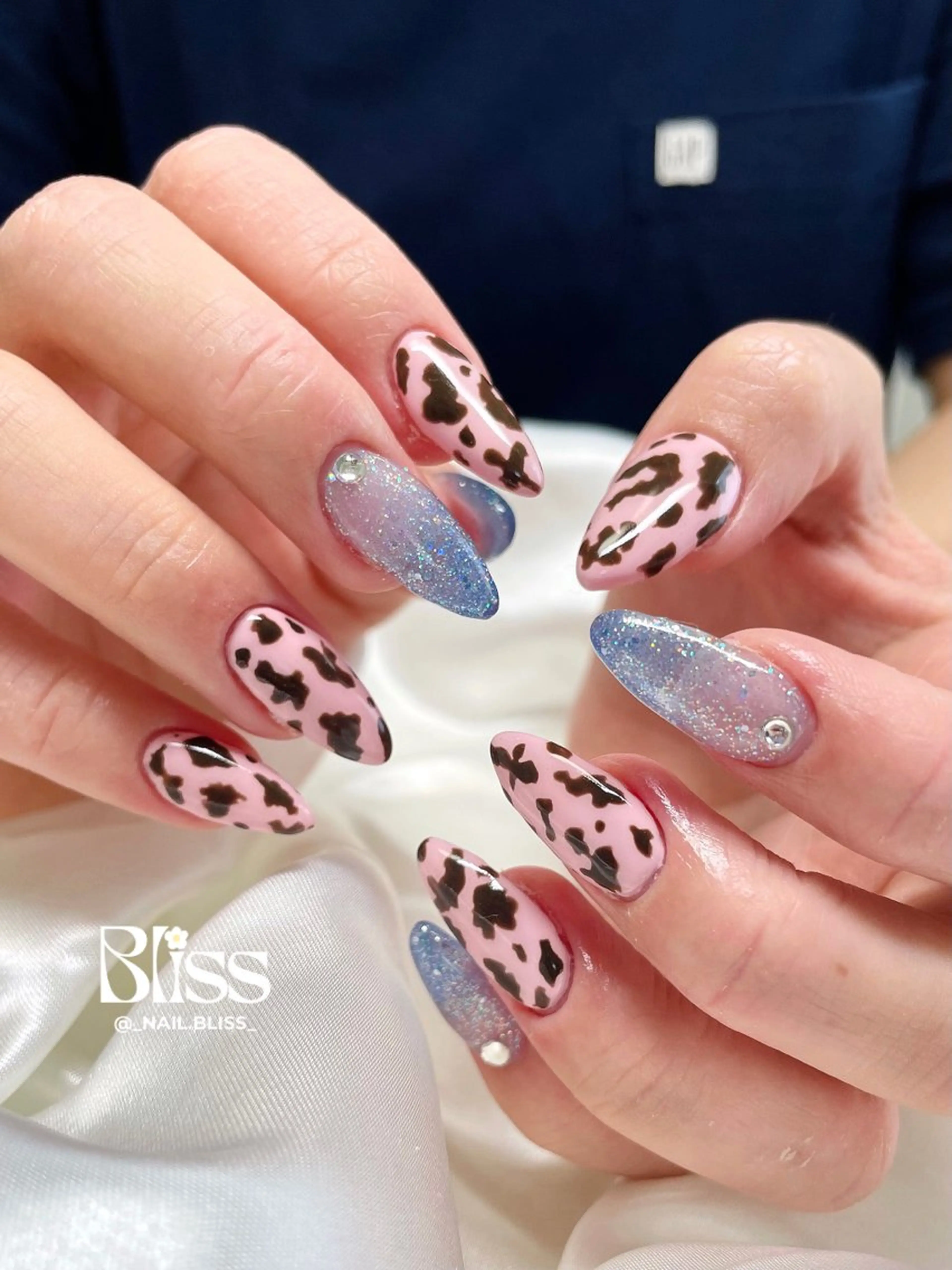 ネイル 氷ネイル・うるうるネイル ラメ(グリッター) ラメグラデーション ハンドネイル NAIL BLISSのネイルデザイン