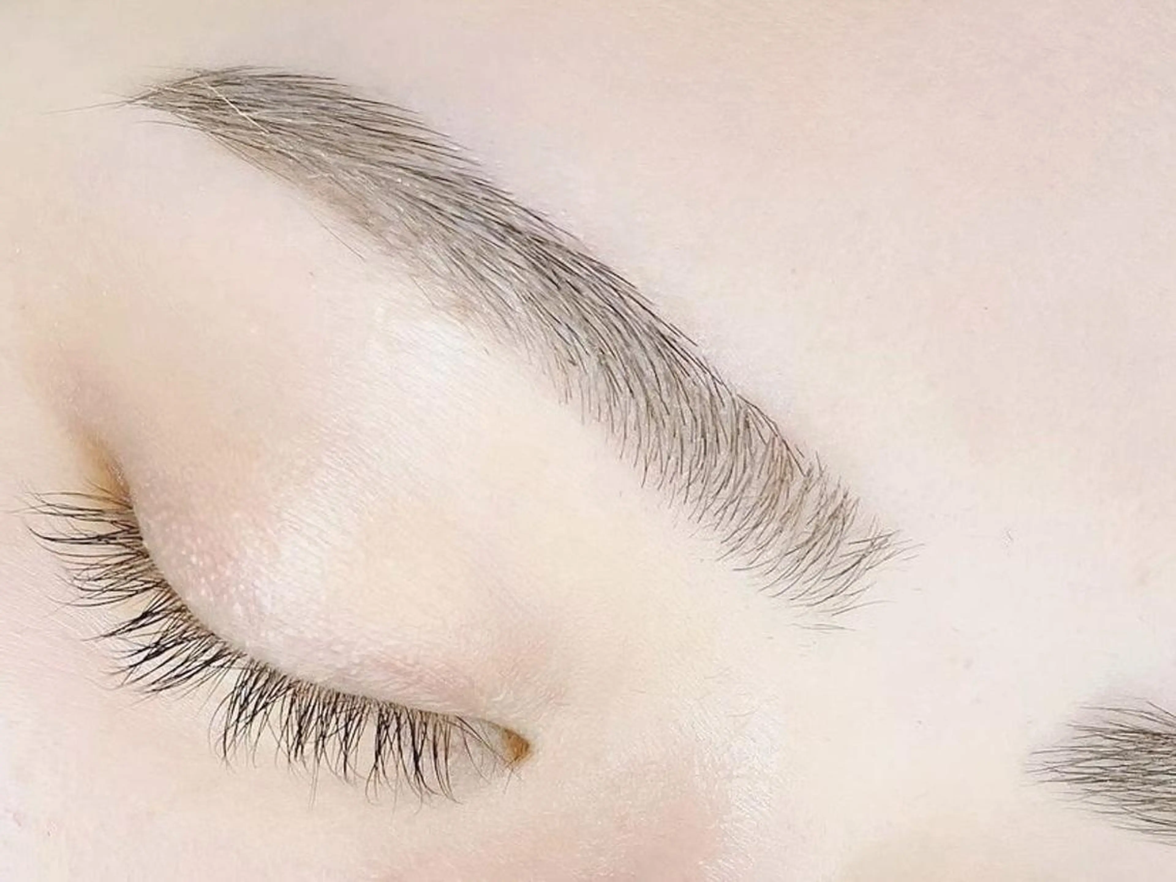 アイブロウ eyelist saraのマツエク・マツパデザイン