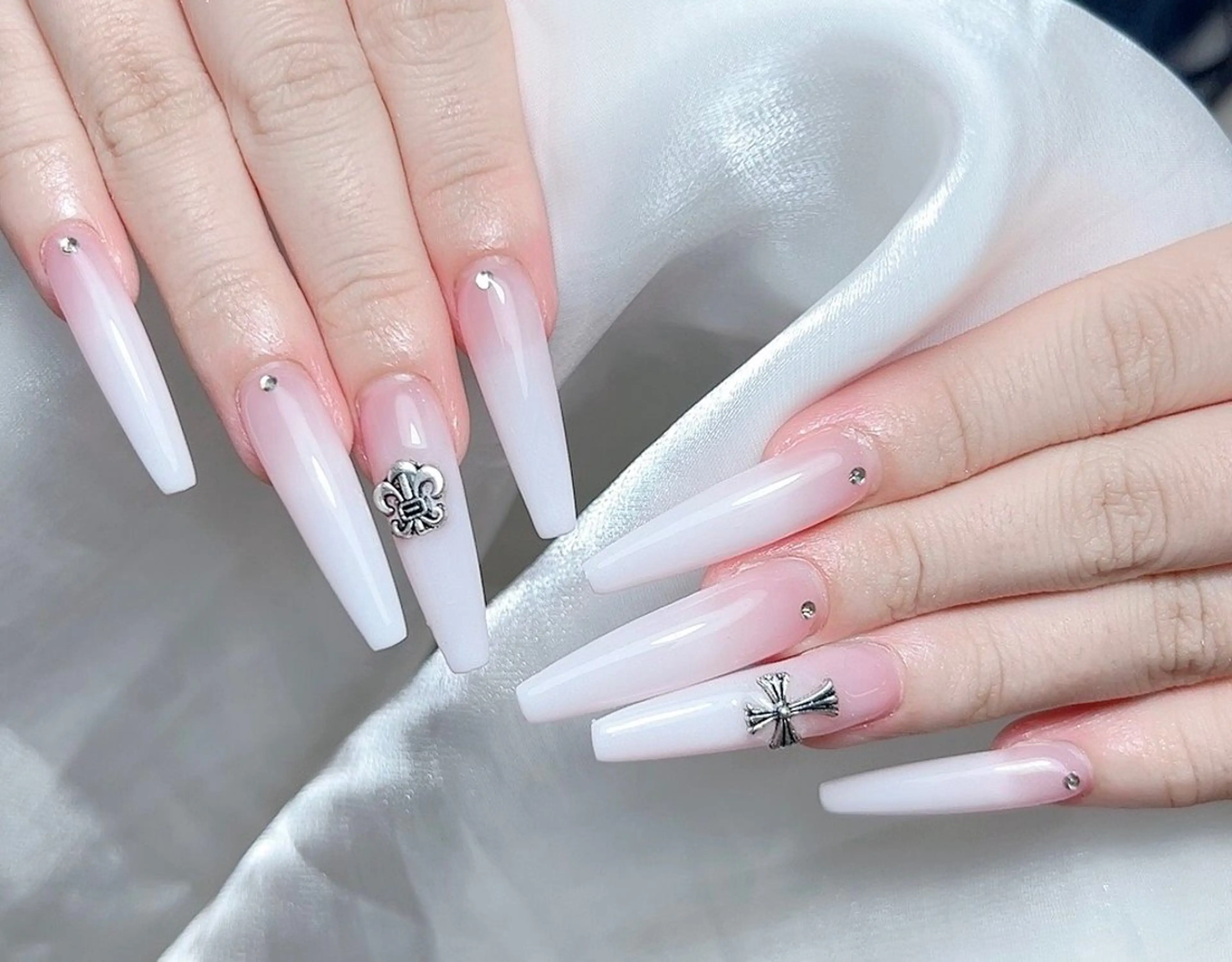 ネイル 🎀M nails✨ ビューティーのネイルデザイン