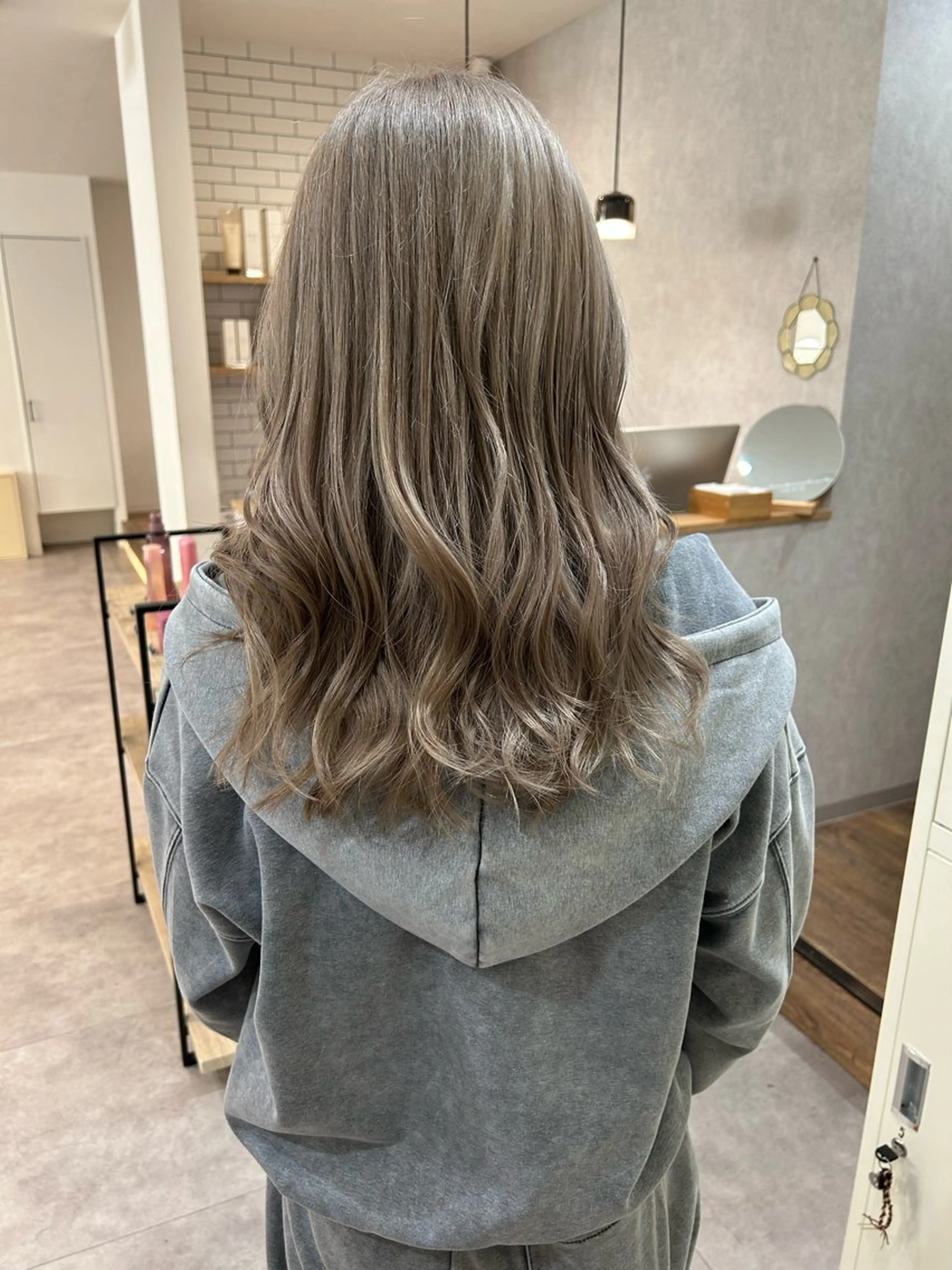 ロング カラー ベージュカラー ブリーチ ケアブリーチ ダブルカラー グレージュ ヘアカラー トリートメント Radix所属・ボブ/ハイトーン 福生Radix 下田のヘアスタイル