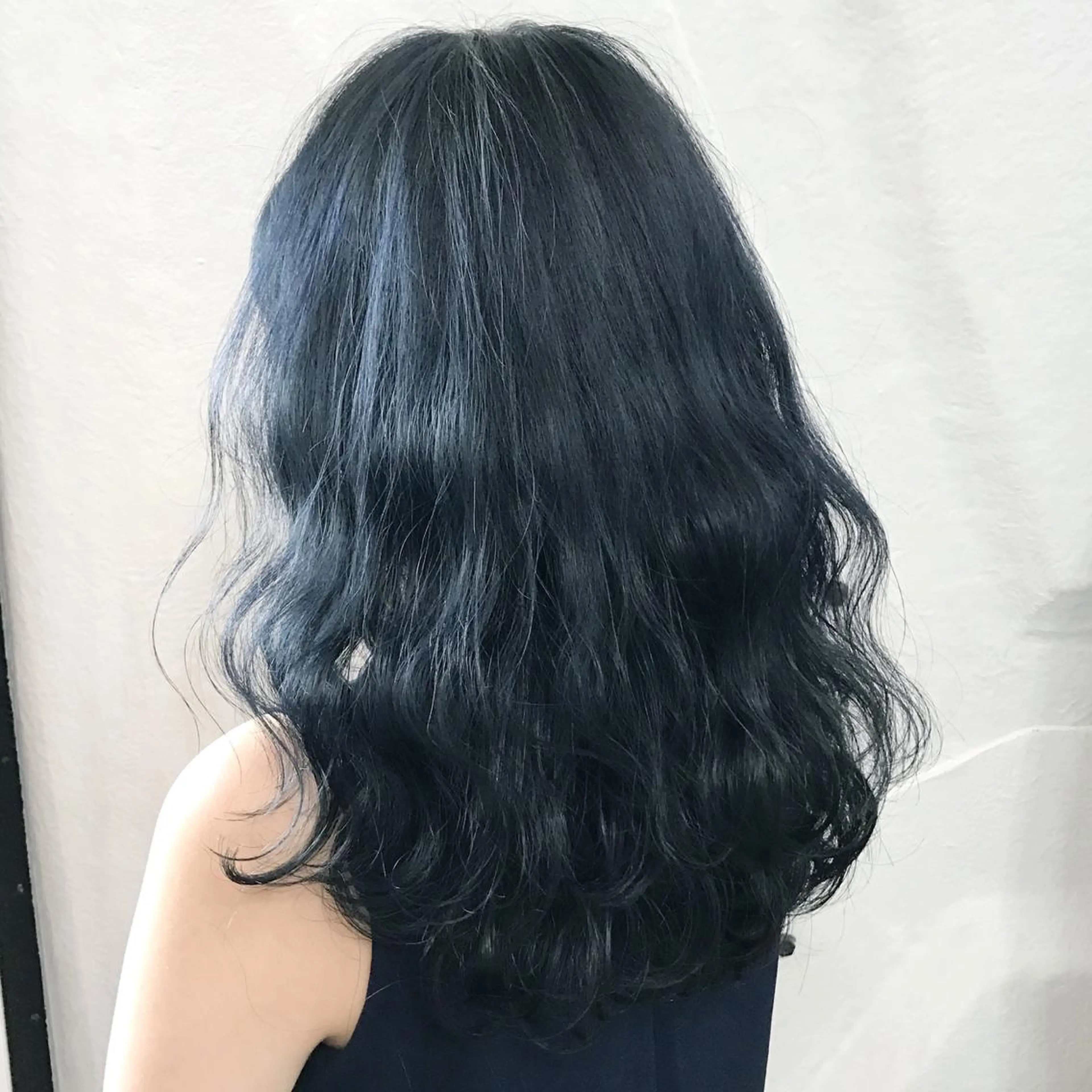 カラー ブリーチ ブルーカラー ネイビーカラー K-POP好き美容師 🇰🇷Kai.Yのヘアスタイル