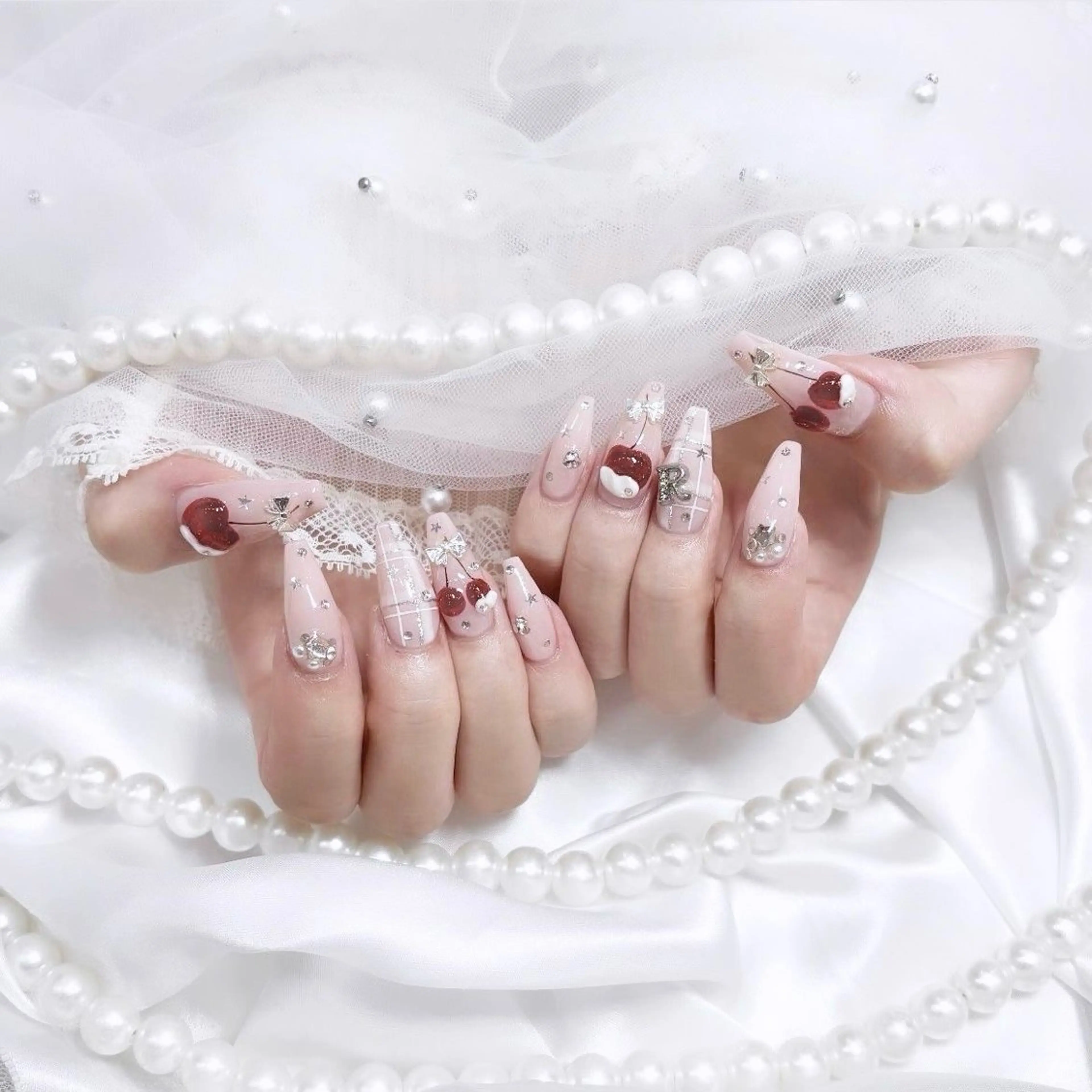 ネイル キラキラネイル 韓国ネイル ロングネイル ワンホンネイル ハンドネイル Josie nail salonのネイルデザイン