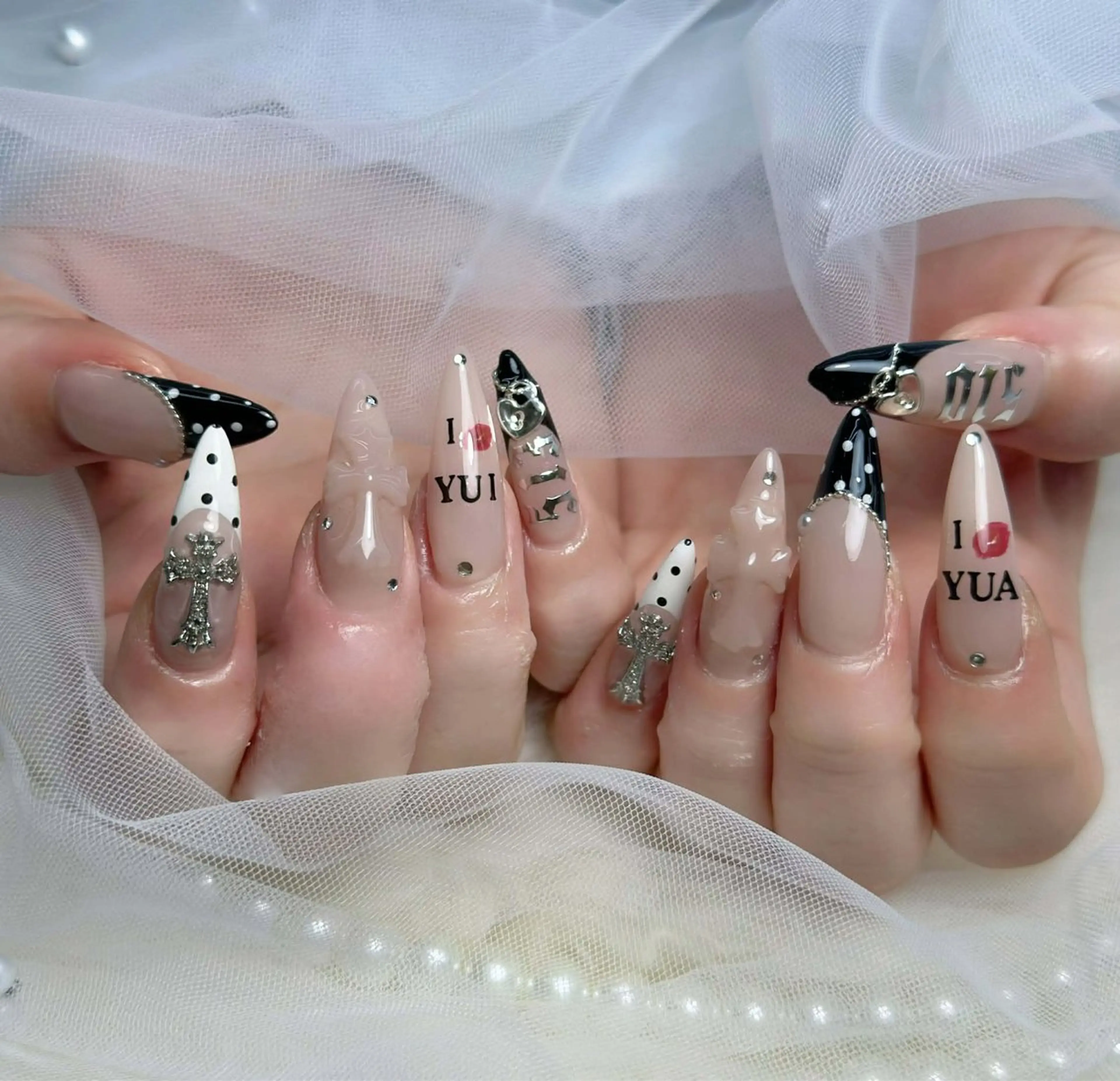 ネイル アートネイル 長さ出し ジェルネイル ガーリー キラキラネイル ハンドネイル Nova Nailのネイルデザイン