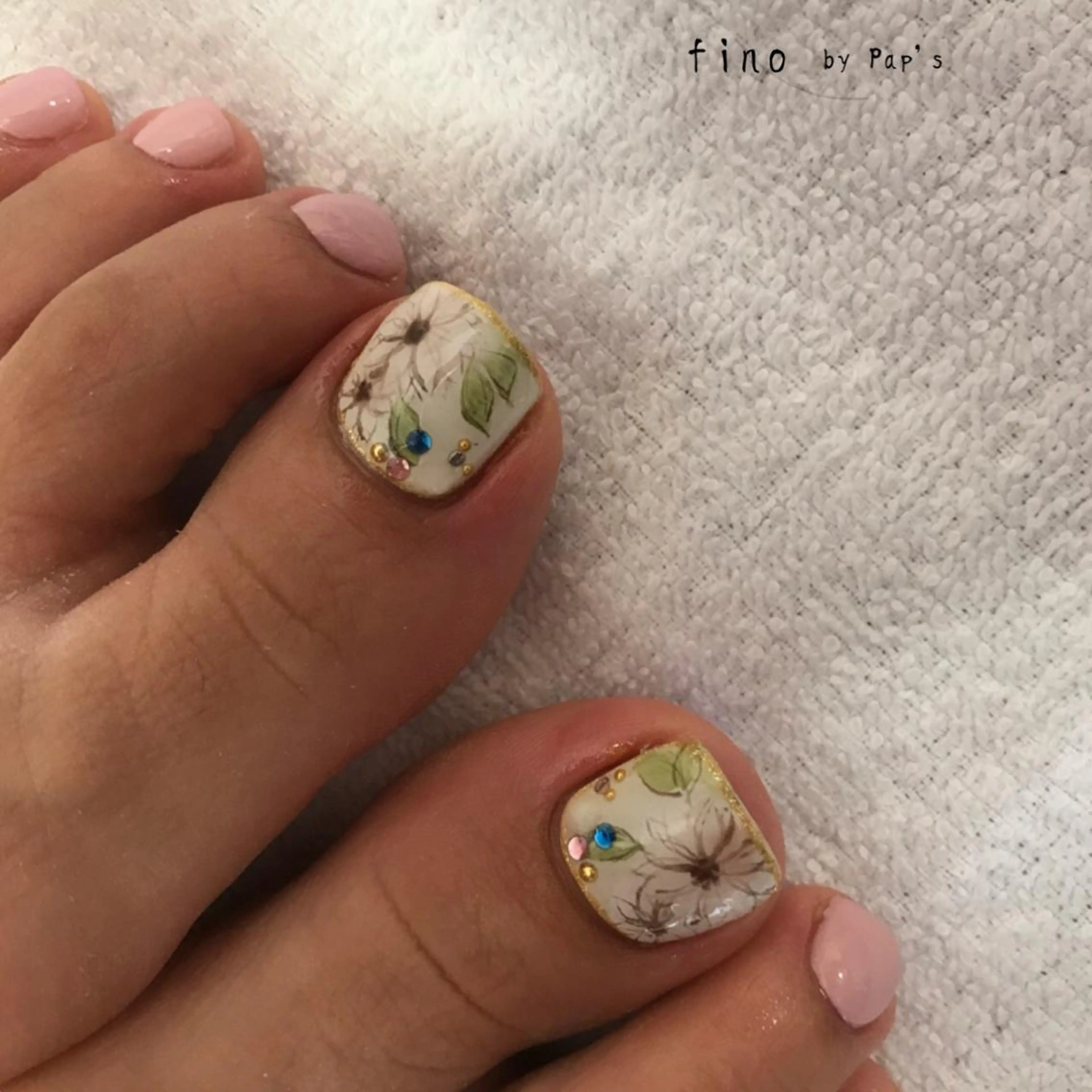 ネイル fino by Pap's所属・西畠 真由美のネイルデザイン