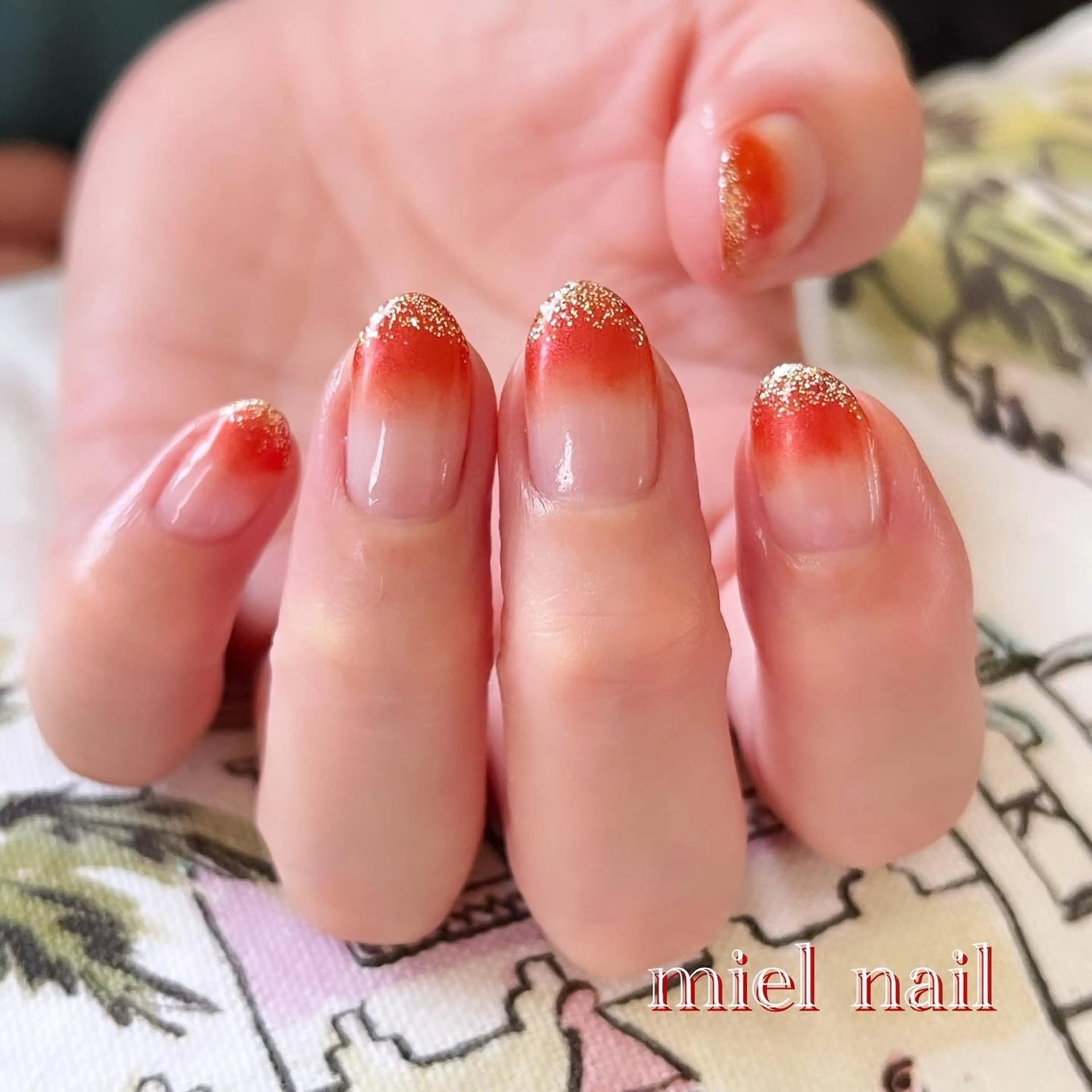 ネイル ゴールド ラメ(グリッター) ラメグラデーション シンプルネイル 冬ネイル miel nailのネイルデザイン