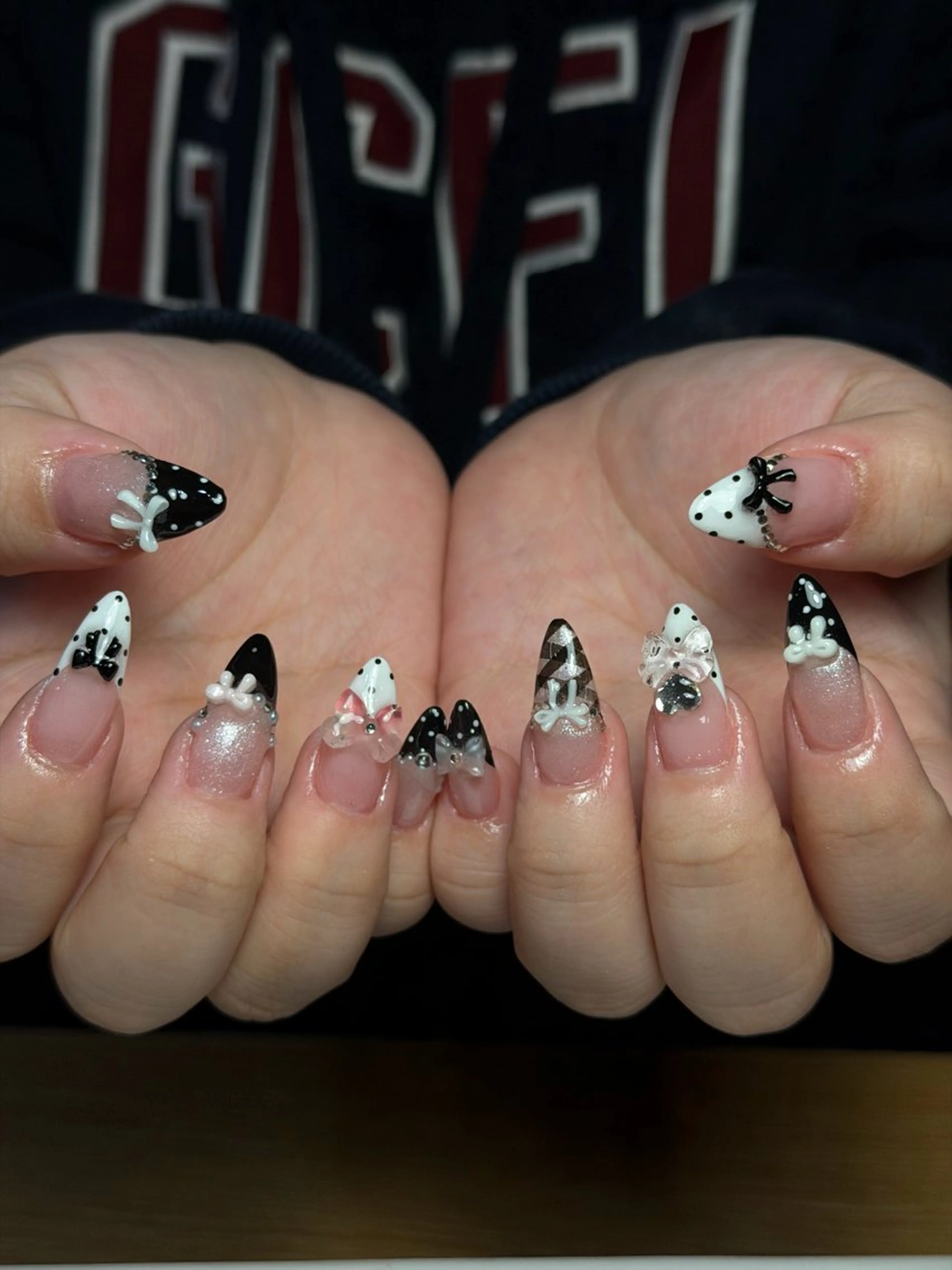 ネイル フレンチネイル グラデーション 韓国ネイル マグネットネイル シンプルネイル ハンドネイル CoMo Nail Studio所属・CoMo Nailのネイルデザイン