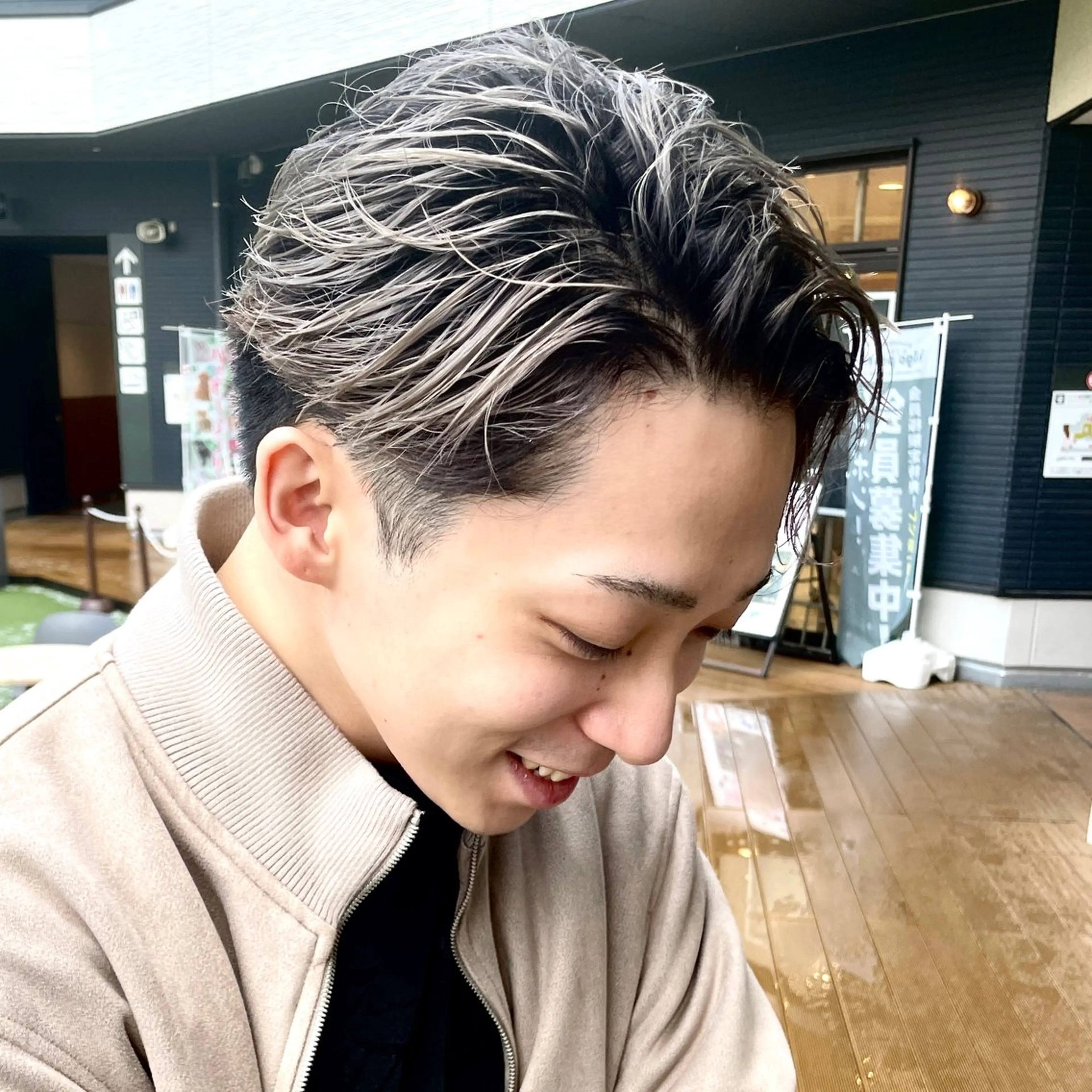 ショート カラー メンズ メンズバレイヤージュ バレイヤージュ レイヤーカット カット ヘアカラー メンズヘア特化 崎田 成人のヘアスタイル