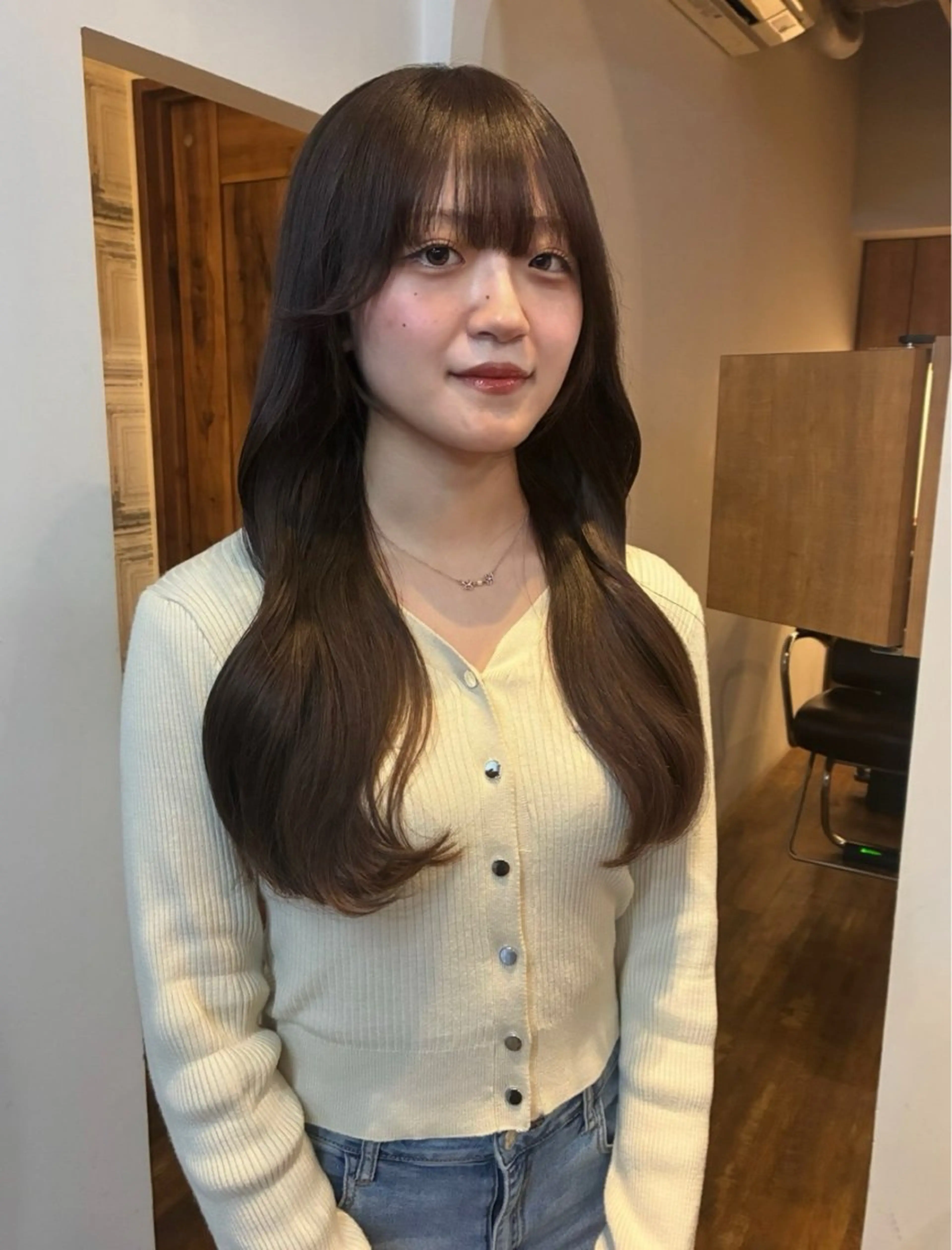 ロング カット ヘアカラー トリートメント nacoハイトーン ベージュ🤍のヘアスタイル