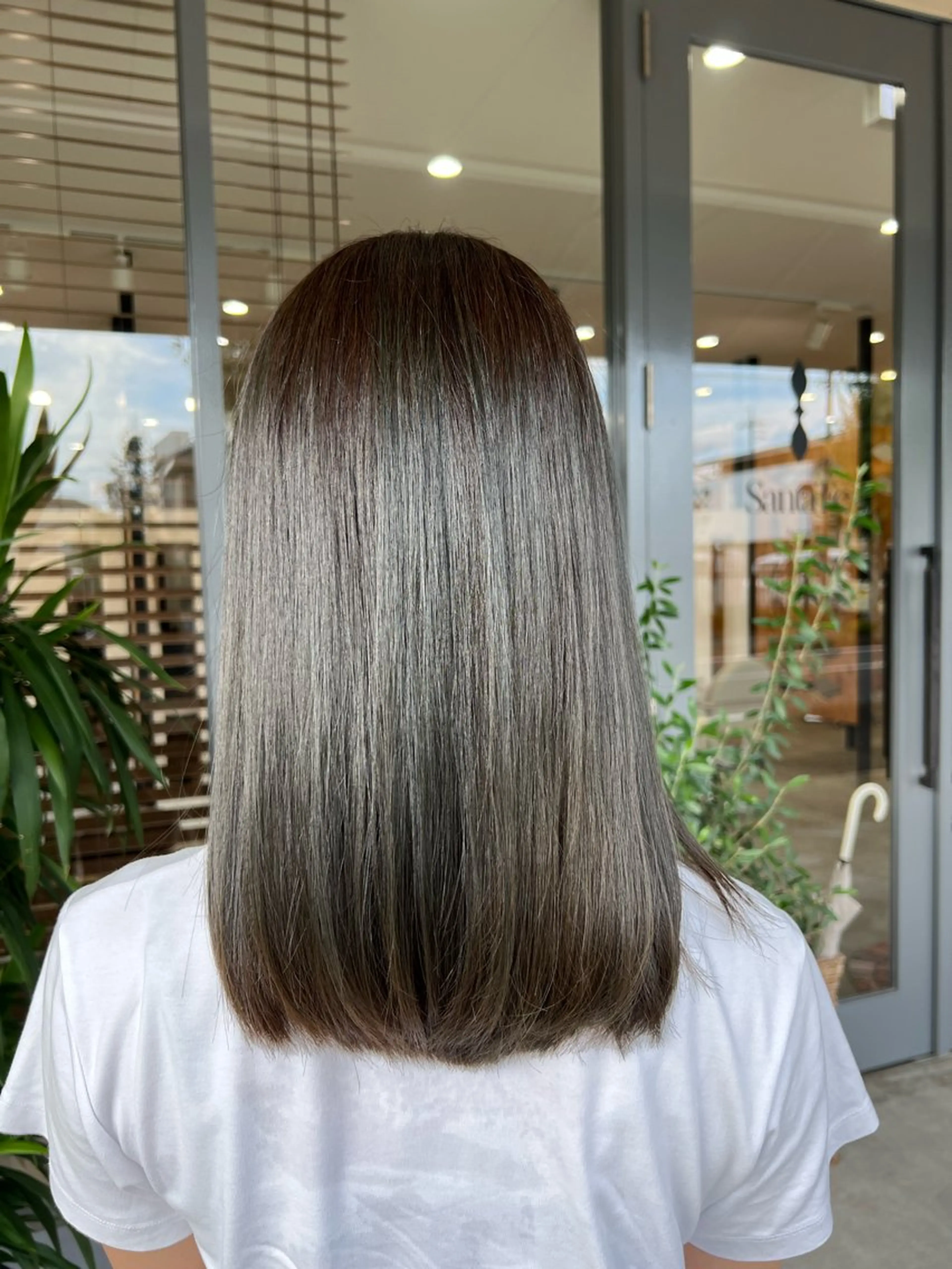 セミロング カラー ブリーチ ブリーチなしカラー オリーブカラー カット ヘアカラー cyan所属・cyan Amiのヘアスタイル