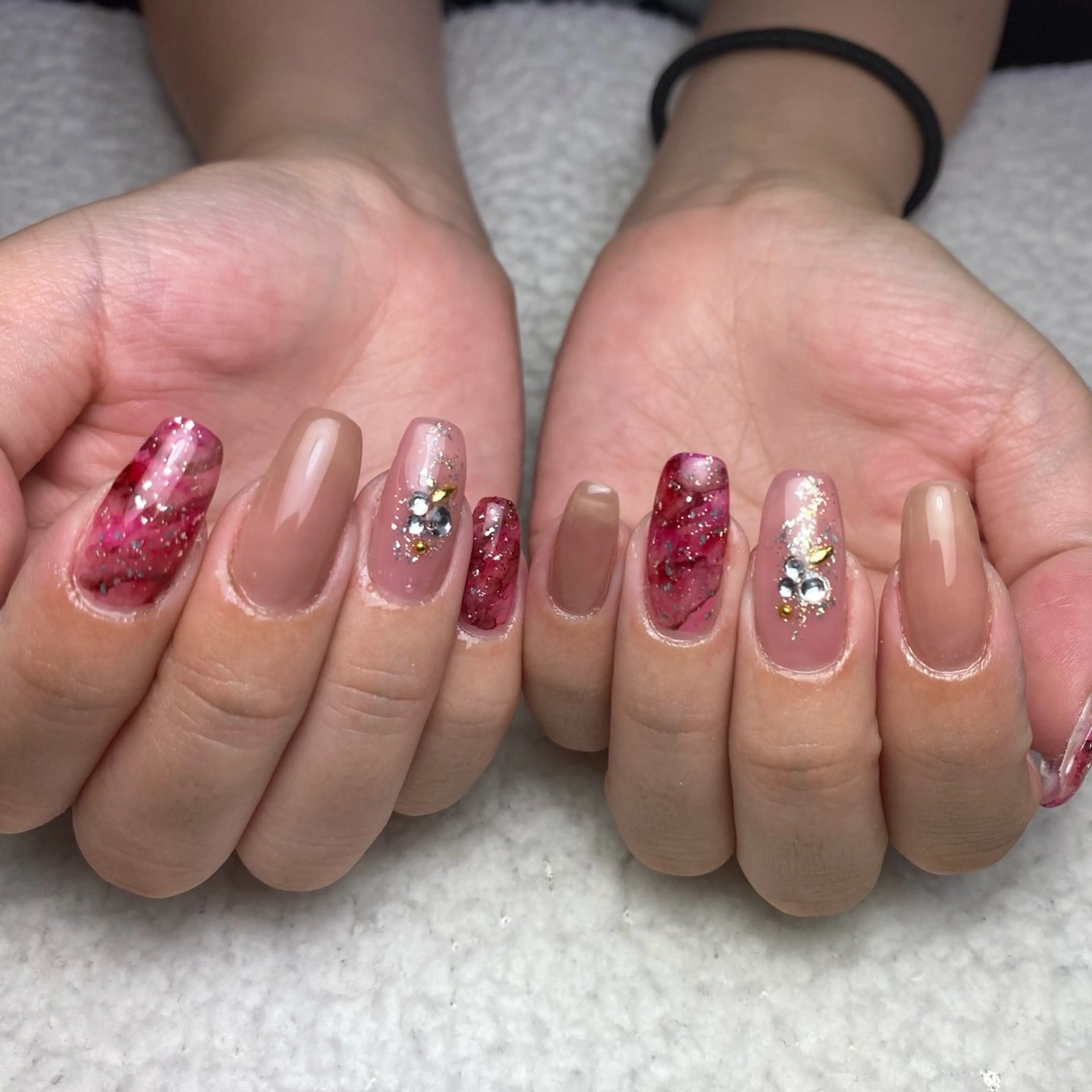 ネイル 赤色 ハンドネイル COCO+所属・COCO +のエステ・リラクイメージ